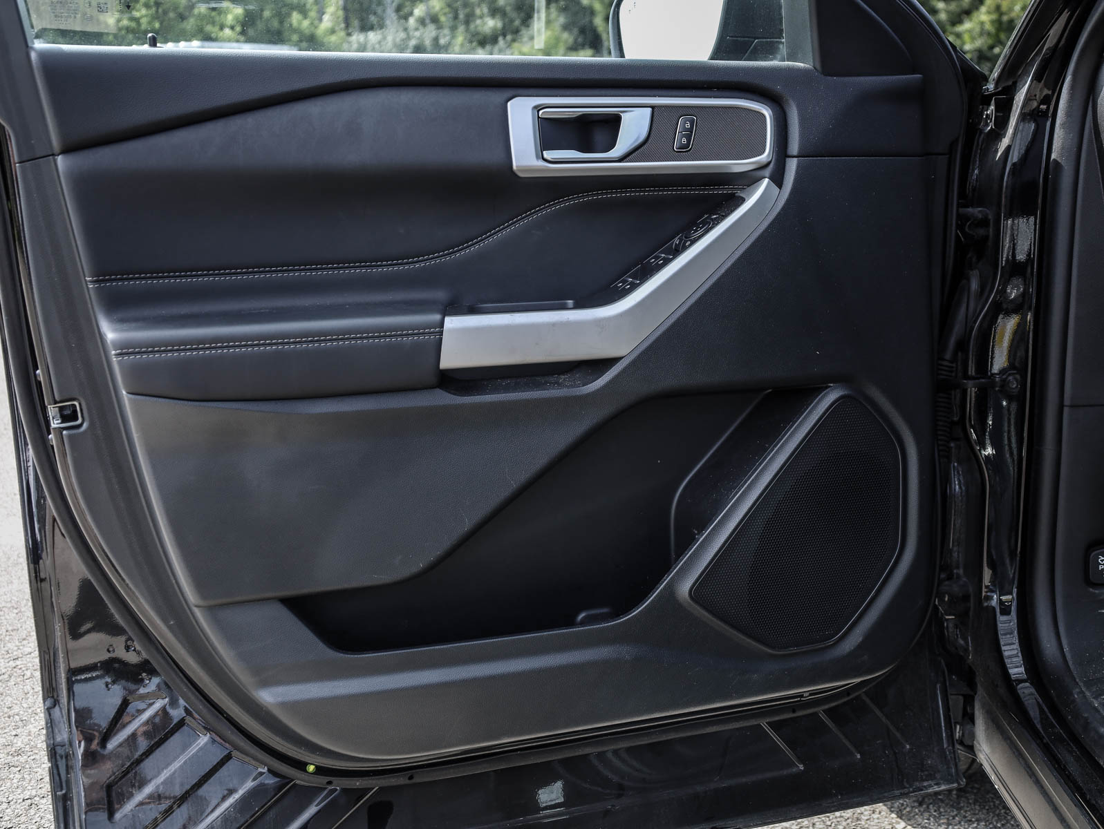 2023 Ford Explorer XLT 4WD - Thumbnail 9