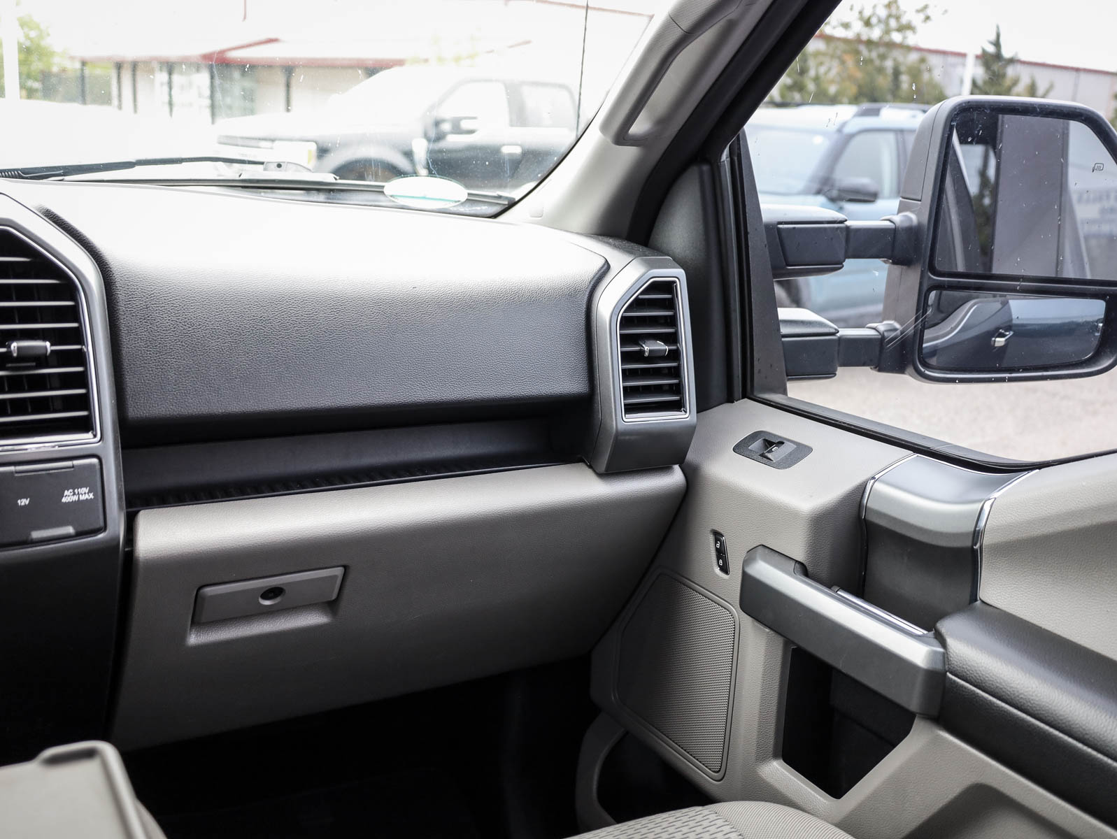 2018 Ford F-150 - Thumbnail 28