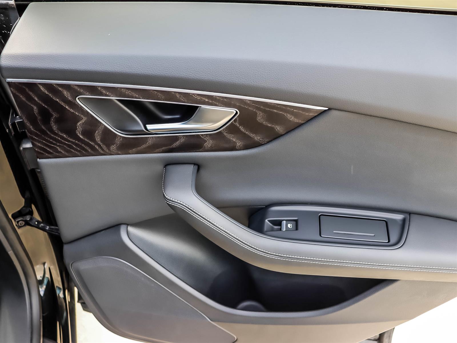 2023 Audi Q8 55 3.0T Progressiv quattro 8sp Tiptronic - Thumbnail 15