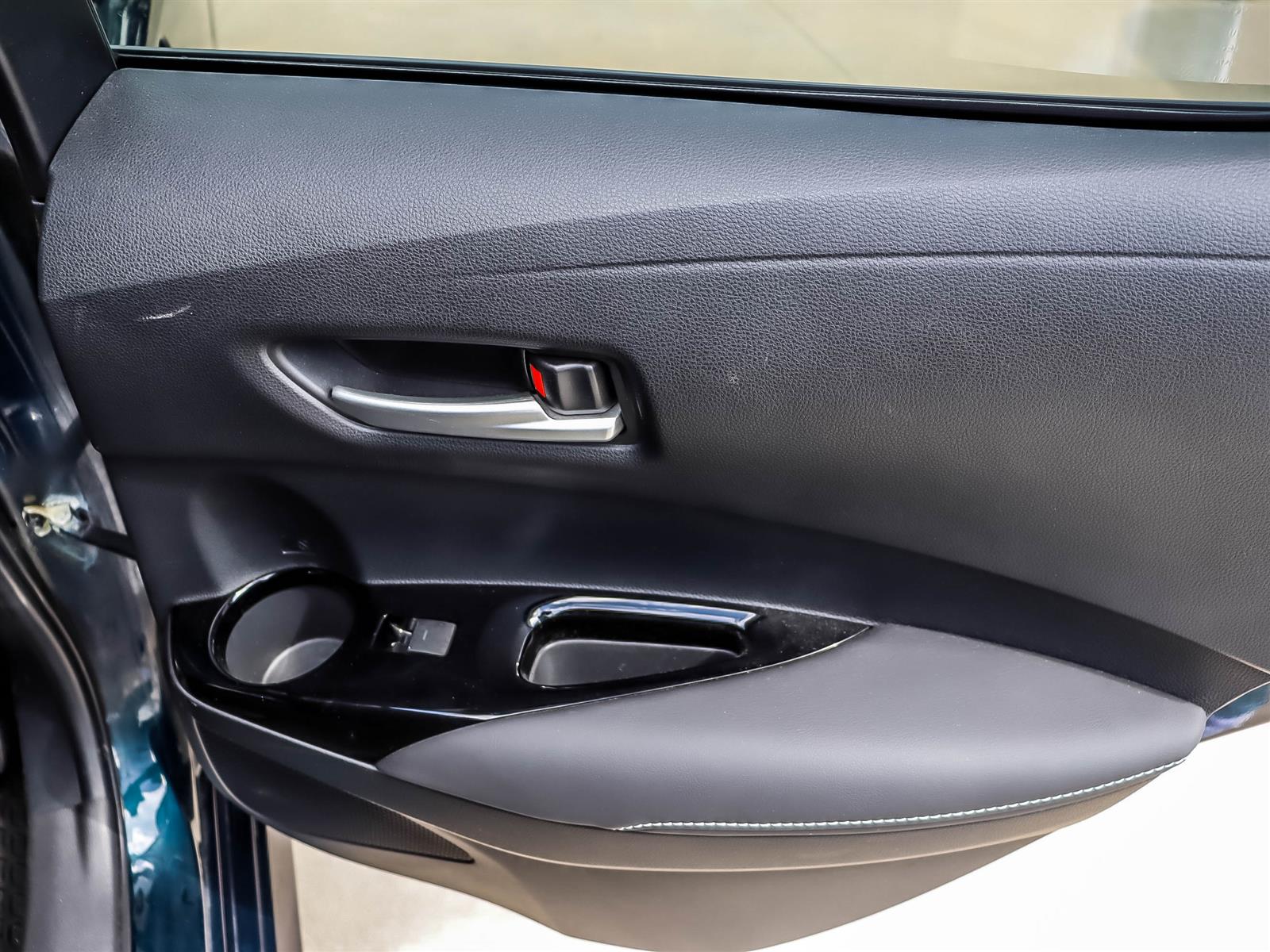 2020 Toyota Corolla Hatchback CVT - Thumbnail 16