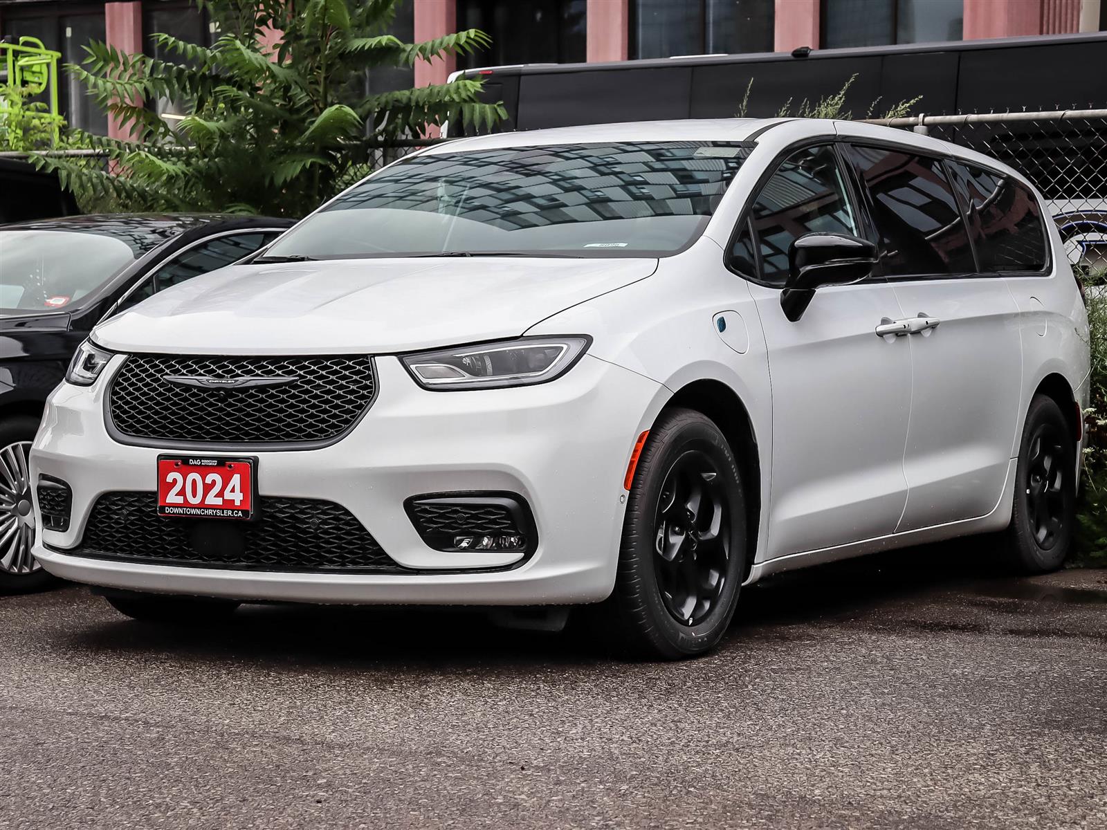 2024 Chrysler Pacifica Hybrid Select - Main View