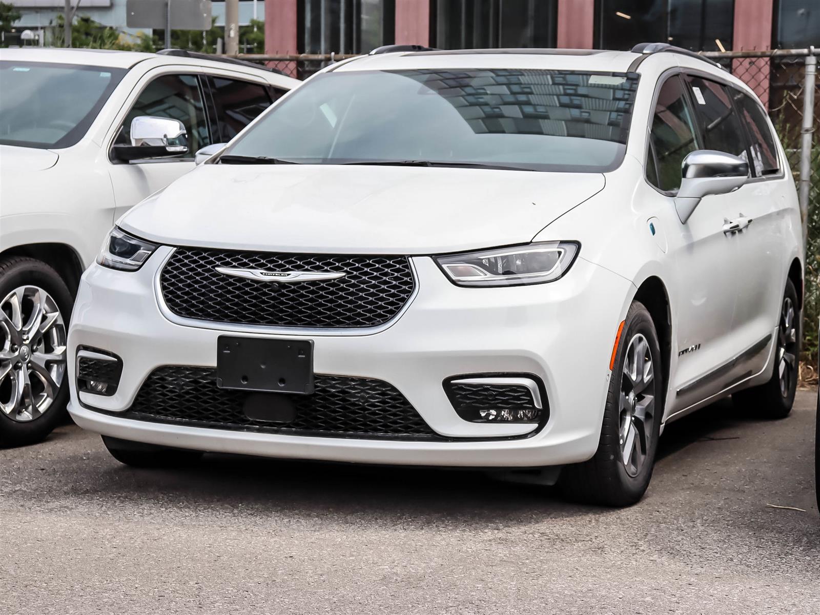 2024 Chrysler Pacifica Hybrid Pinnacle - Main View