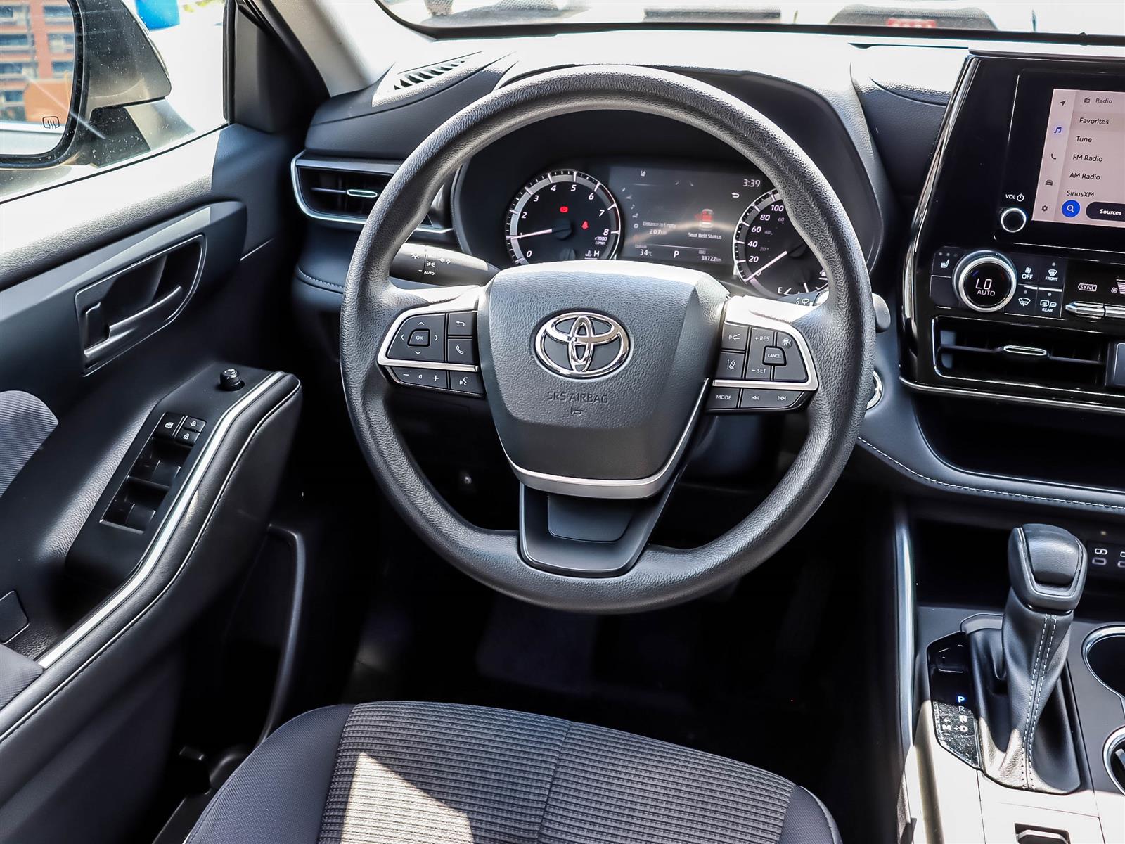 2023 Toyota Highlander LE - Thumbnail 10