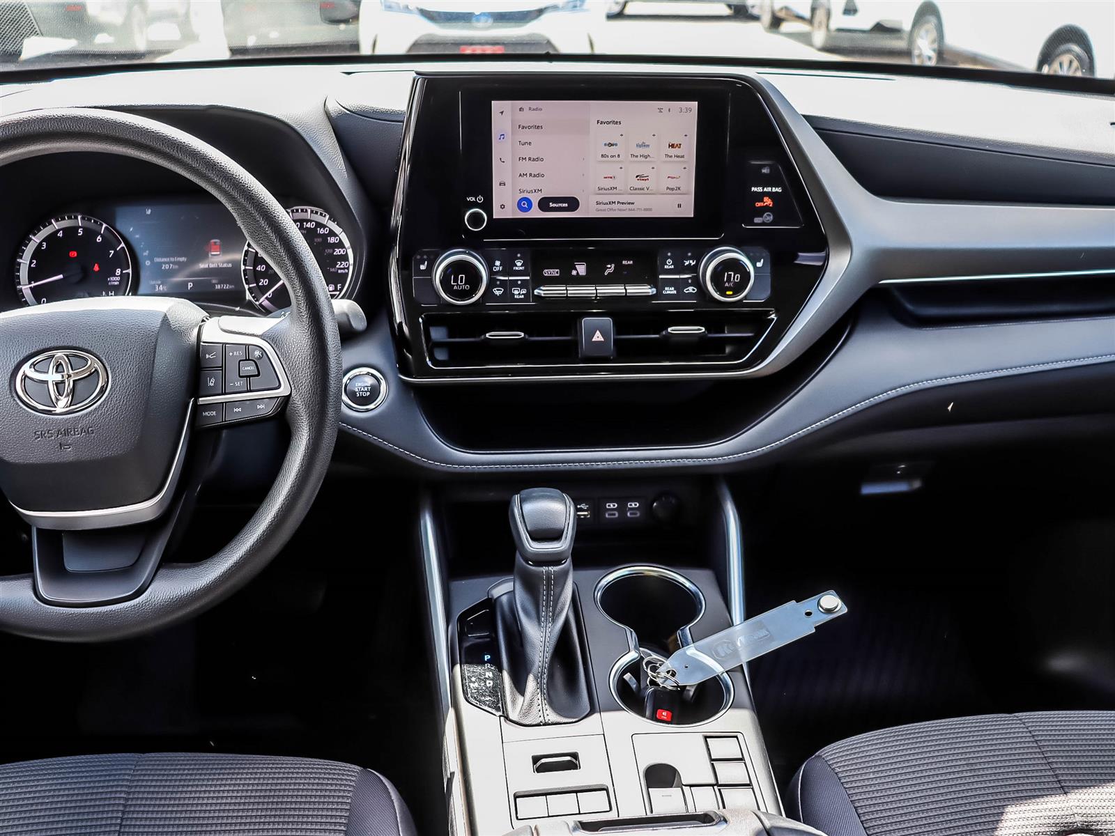2023 Toyota Highlander LE - Thumbnail 11