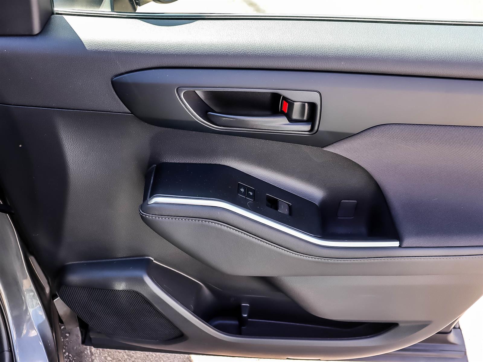 2023 Toyota Highlander LE - Thumbnail 13