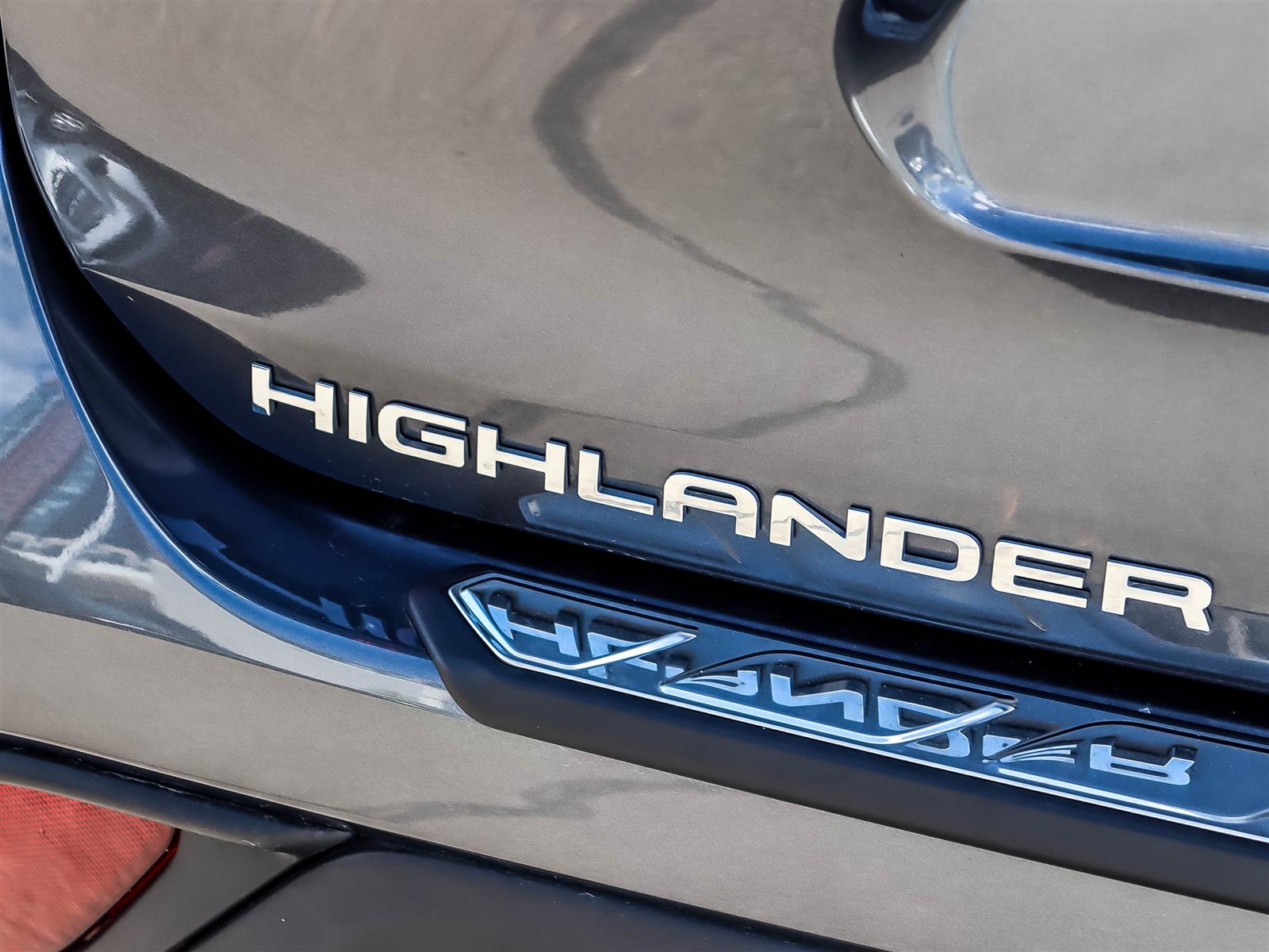 2023 Toyota Highlander LE - Thumbnail 19