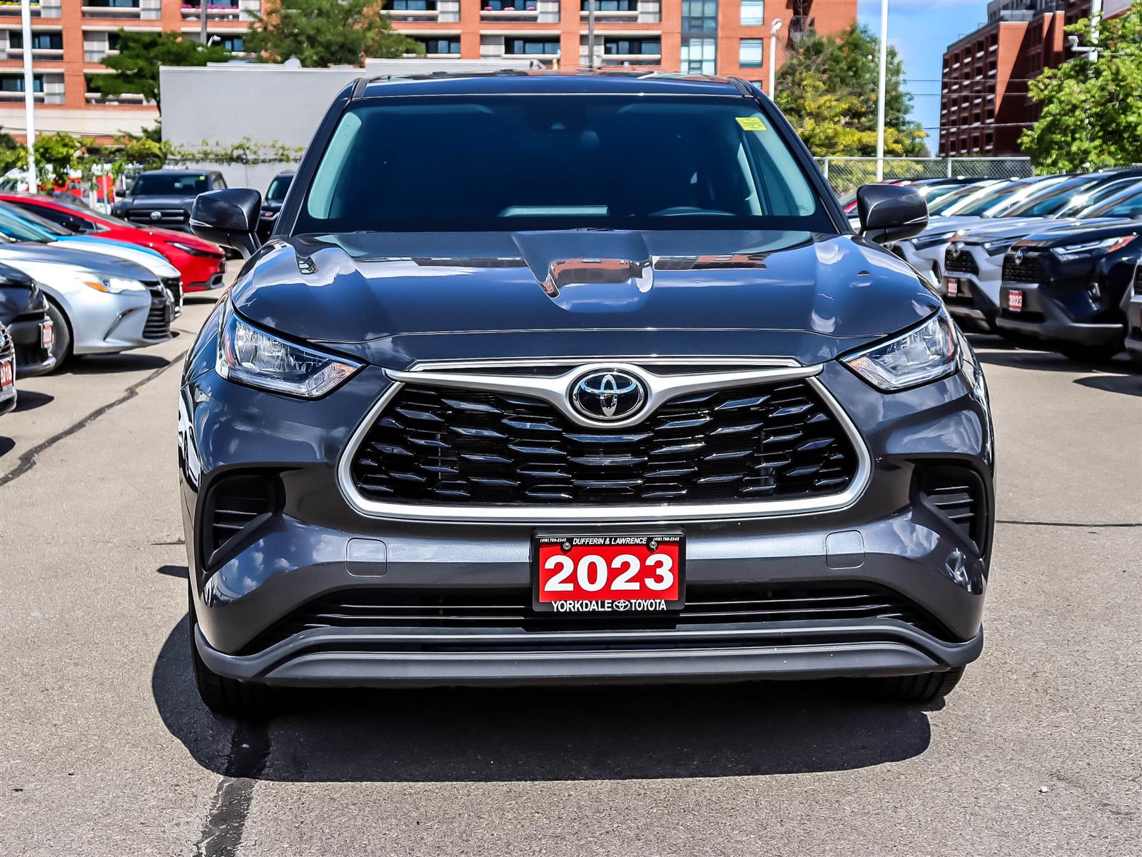 2023 Toyota Highlander LE - Thumbnail 2