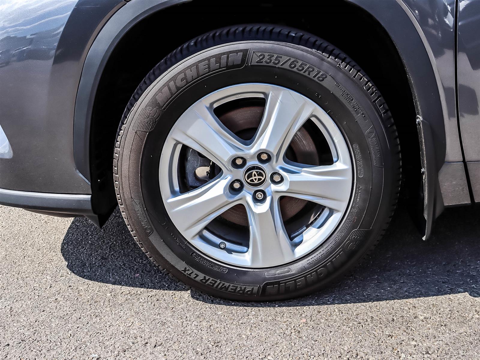 2023 Toyota Highlander LE - Thumbnail 21