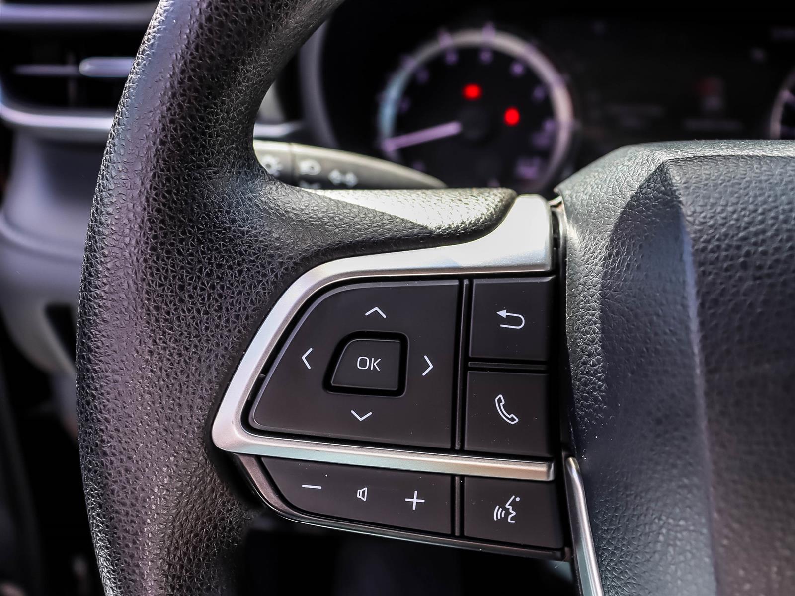 2023 Toyota Highlander LE - Thumbnail 28