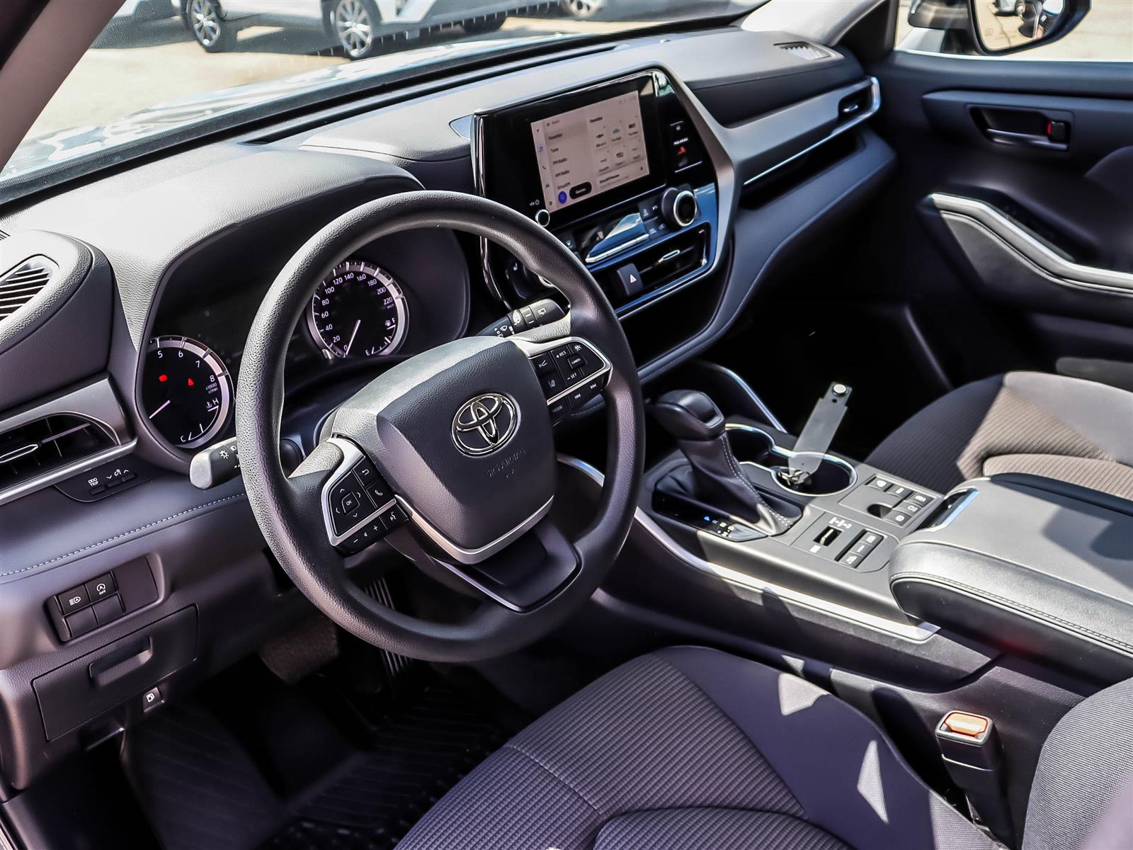 2023 Toyota Highlander LE - Thumbnail 7