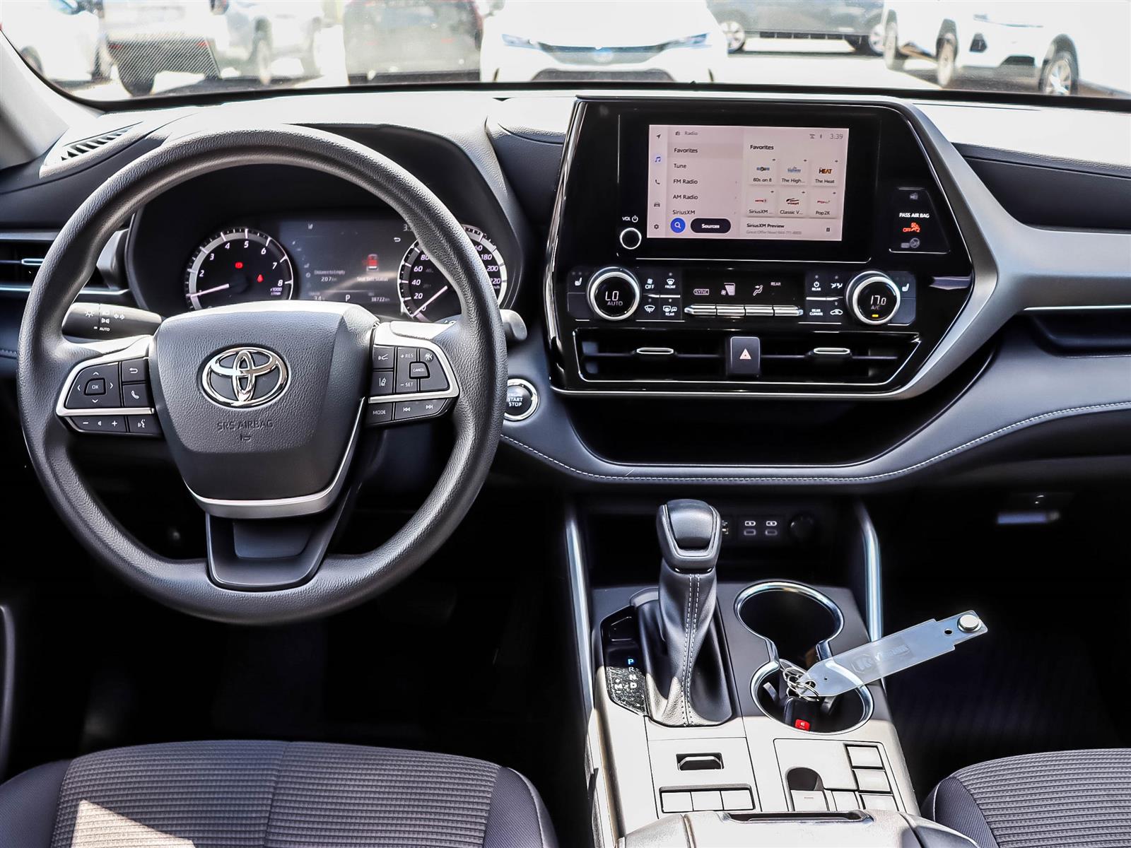 2023 Toyota Highlander LE - Thumbnail 9
