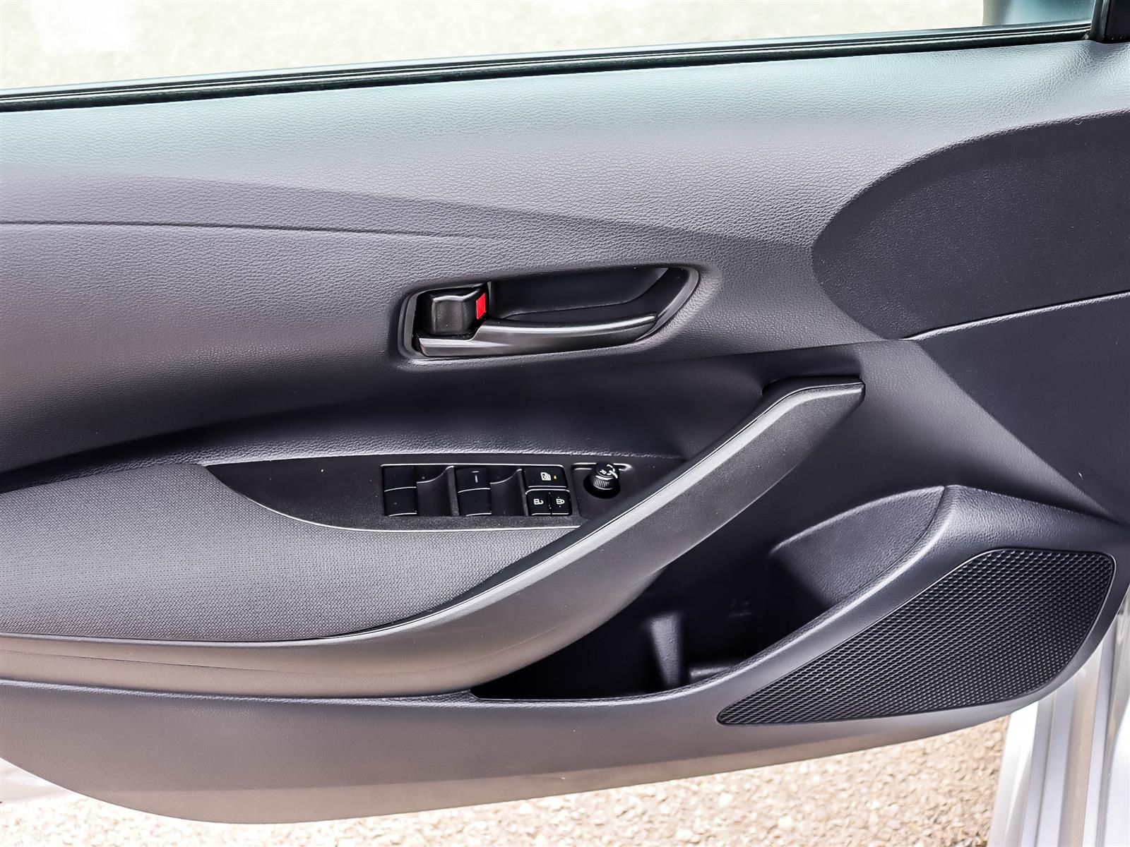 2025 Toyota Corolla LE - Thumbnail 6
