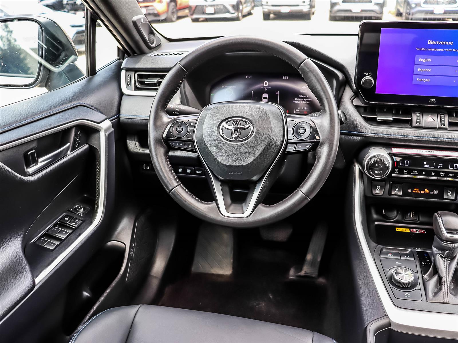 2025 Toyota RAV4 Hybrid XSE - Thumbnail 10