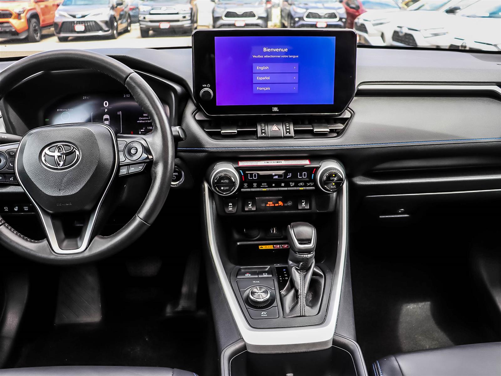 2025 Toyota RAV4 Hybrid XSE - Thumbnail 11