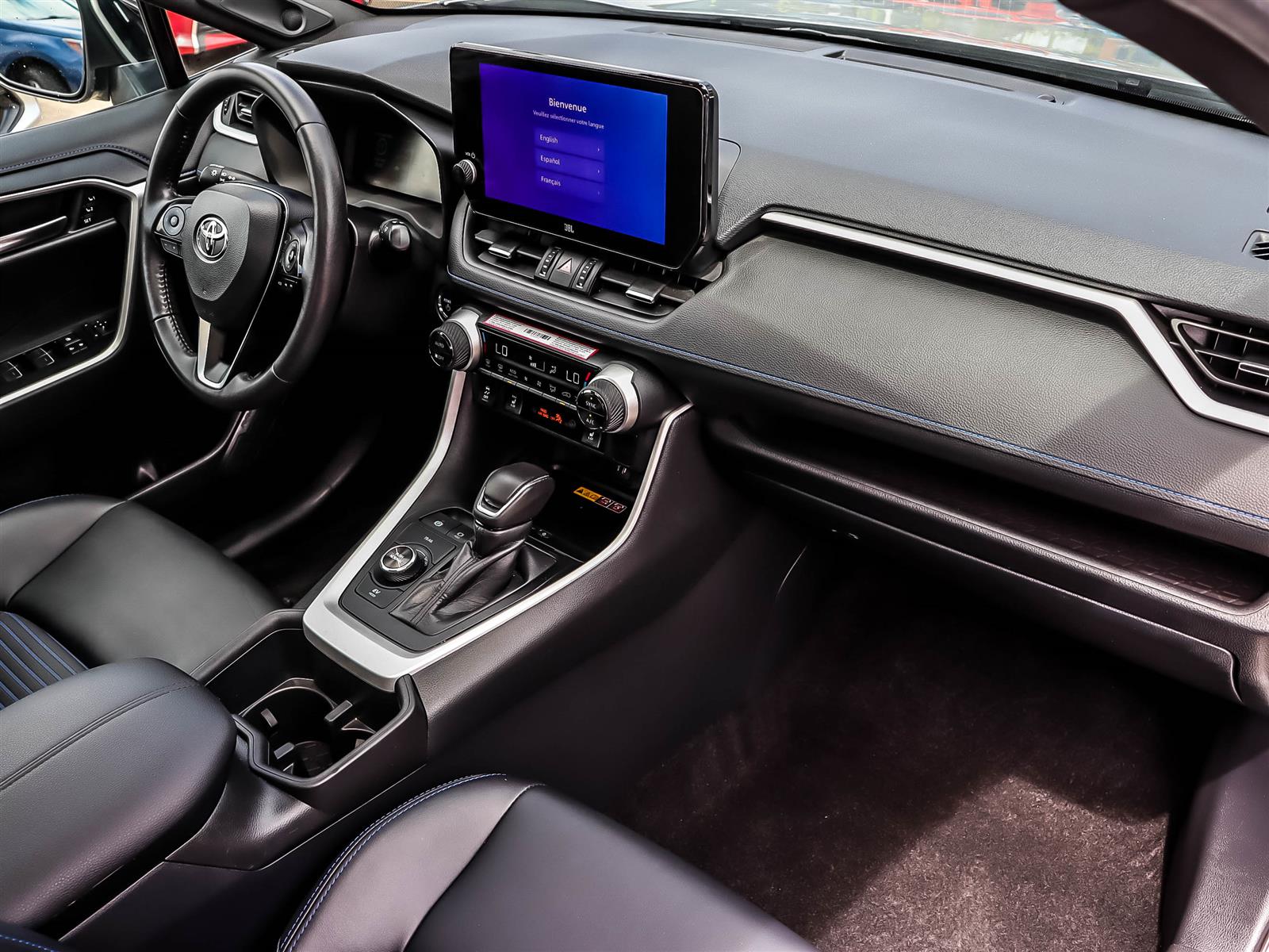 2025 Toyota RAV4 Hybrid XSE - Thumbnail 14