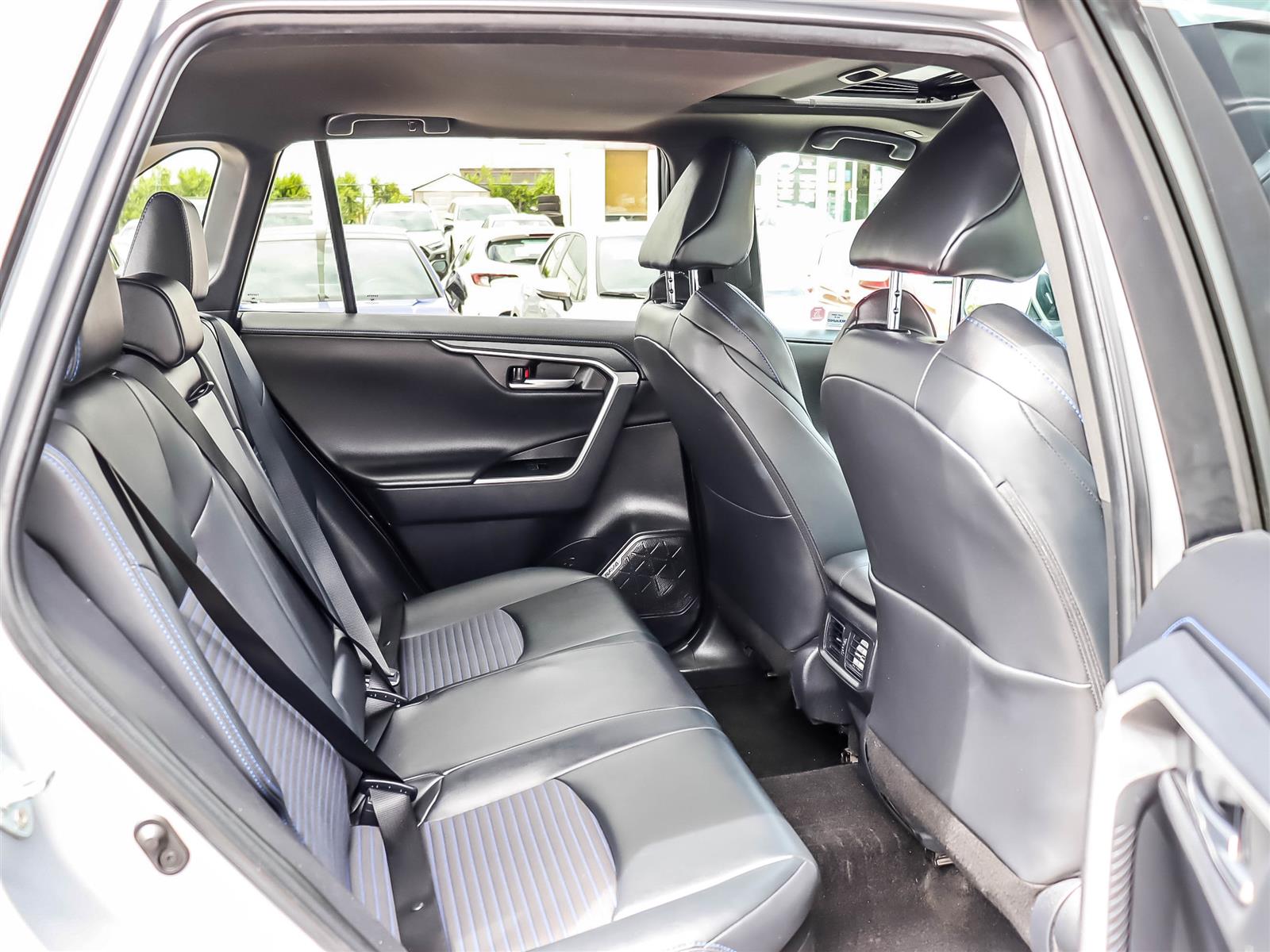 2025 Toyota RAV4 Hybrid XSE - Thumbnail 16