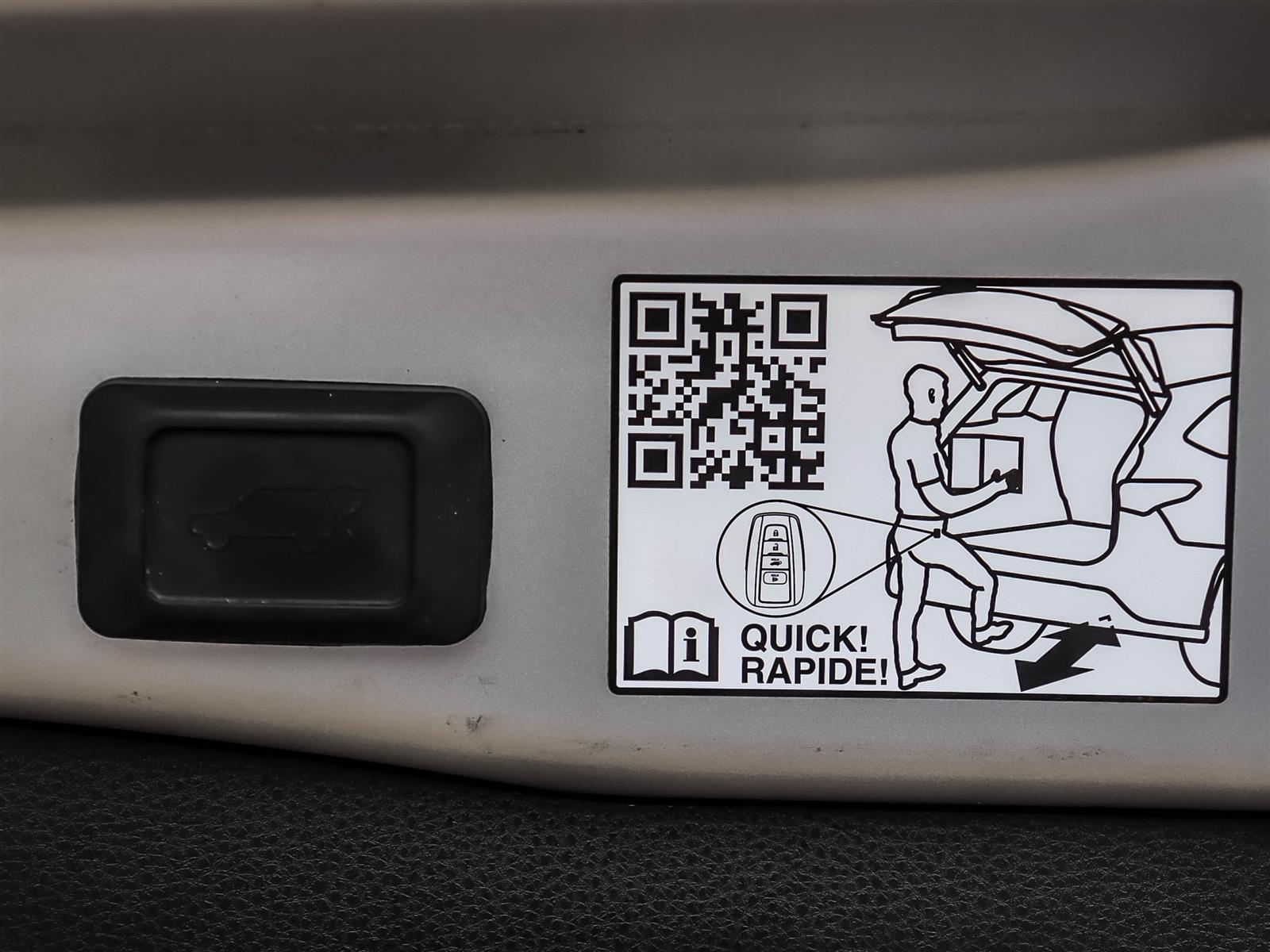 2025 Toyota RAV4 Hybrid XSE - Thumbnail 18