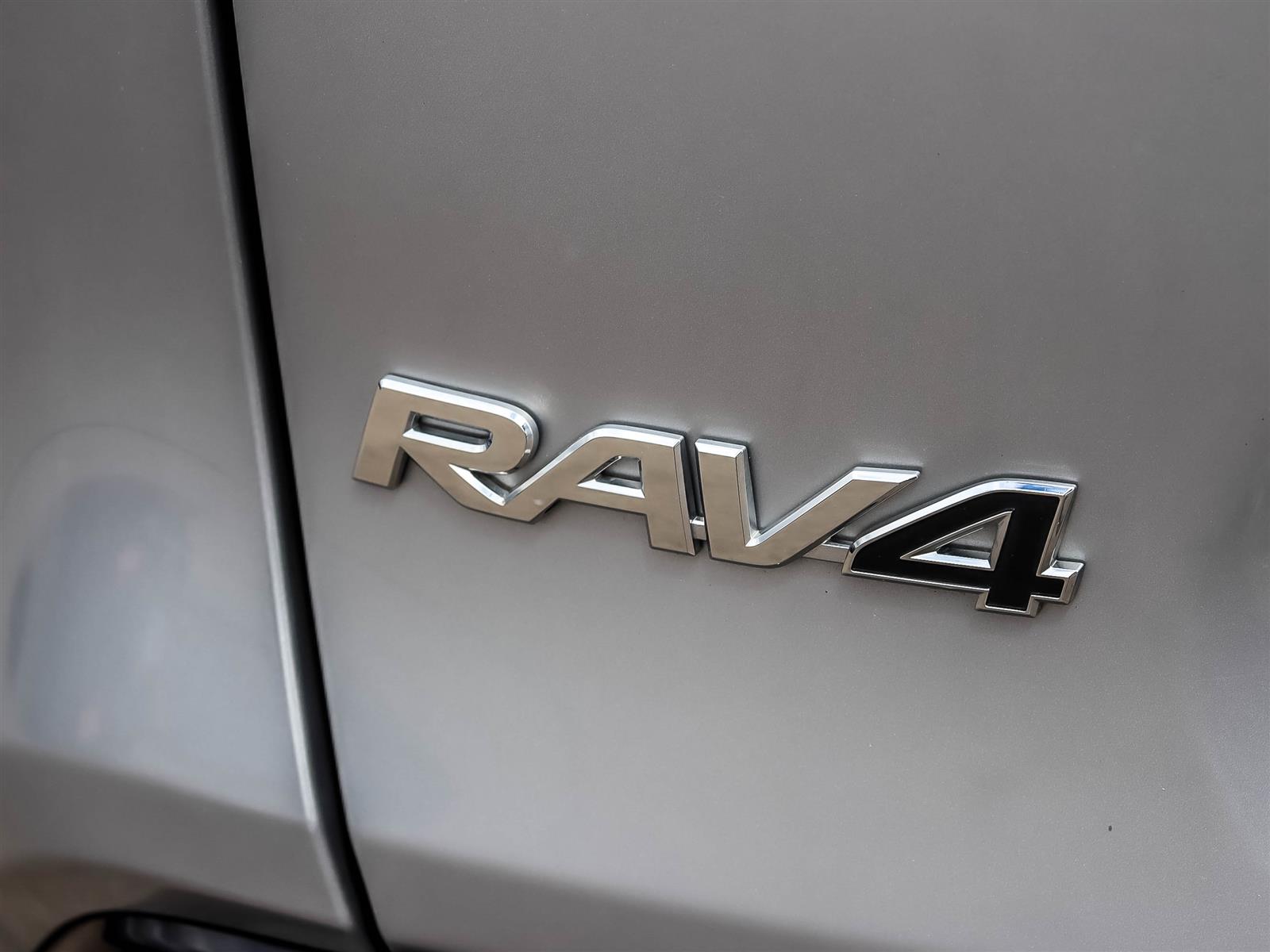 2025 Toyota RAV4 Hybrid XSE - Thumbnail 19