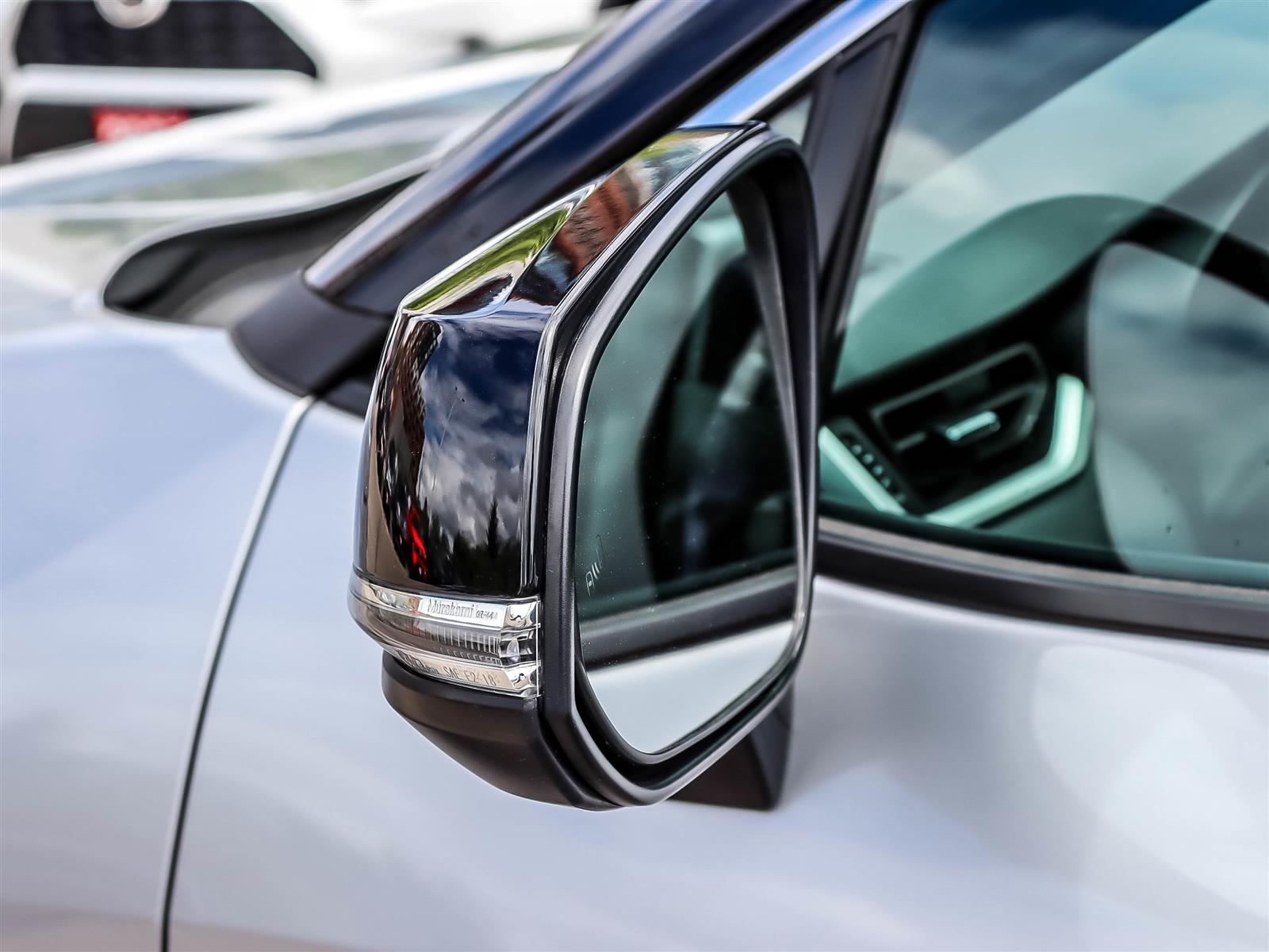 2025 Toyota RAV4 Hybrid XSE - Thumbnail 22