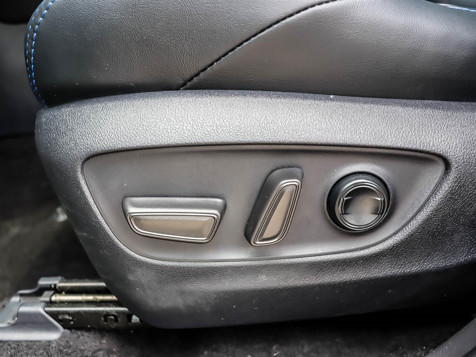 2025 Toyota RAV4 Hybrid XSE - Thumbnail 23