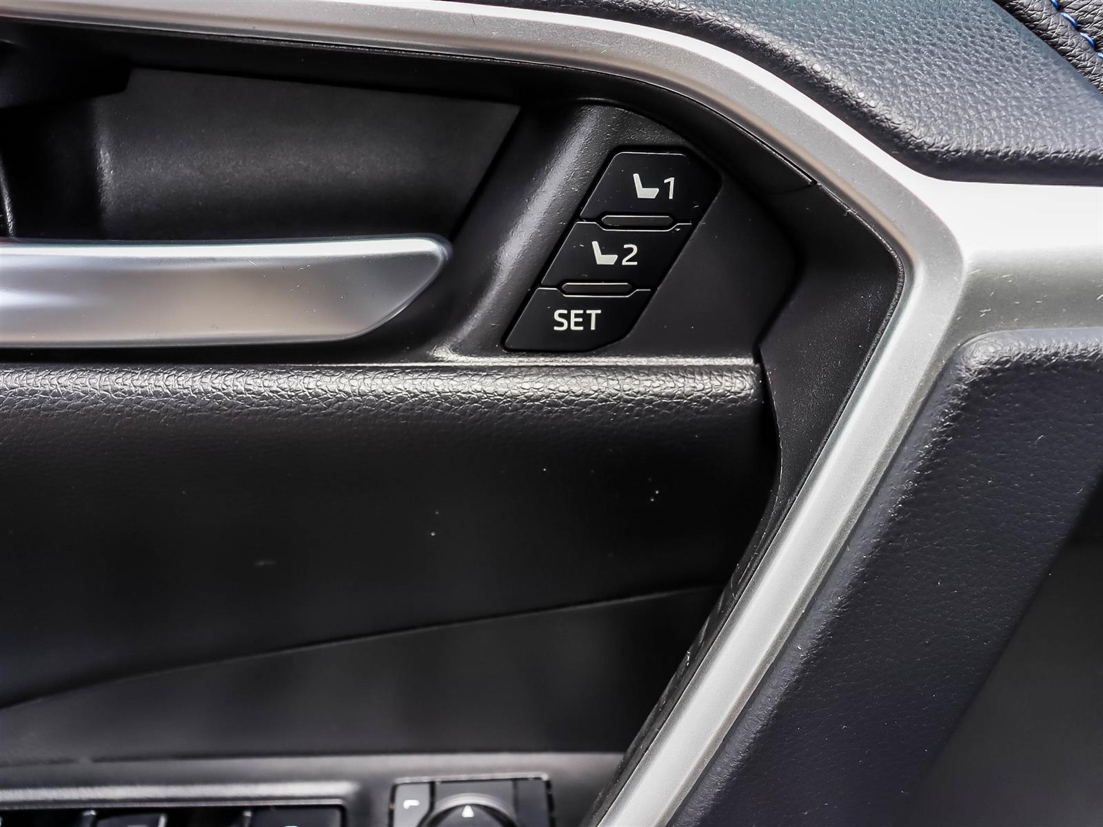 2025 Toyota RAV4 Hybrid XSE - Thumbnail 24