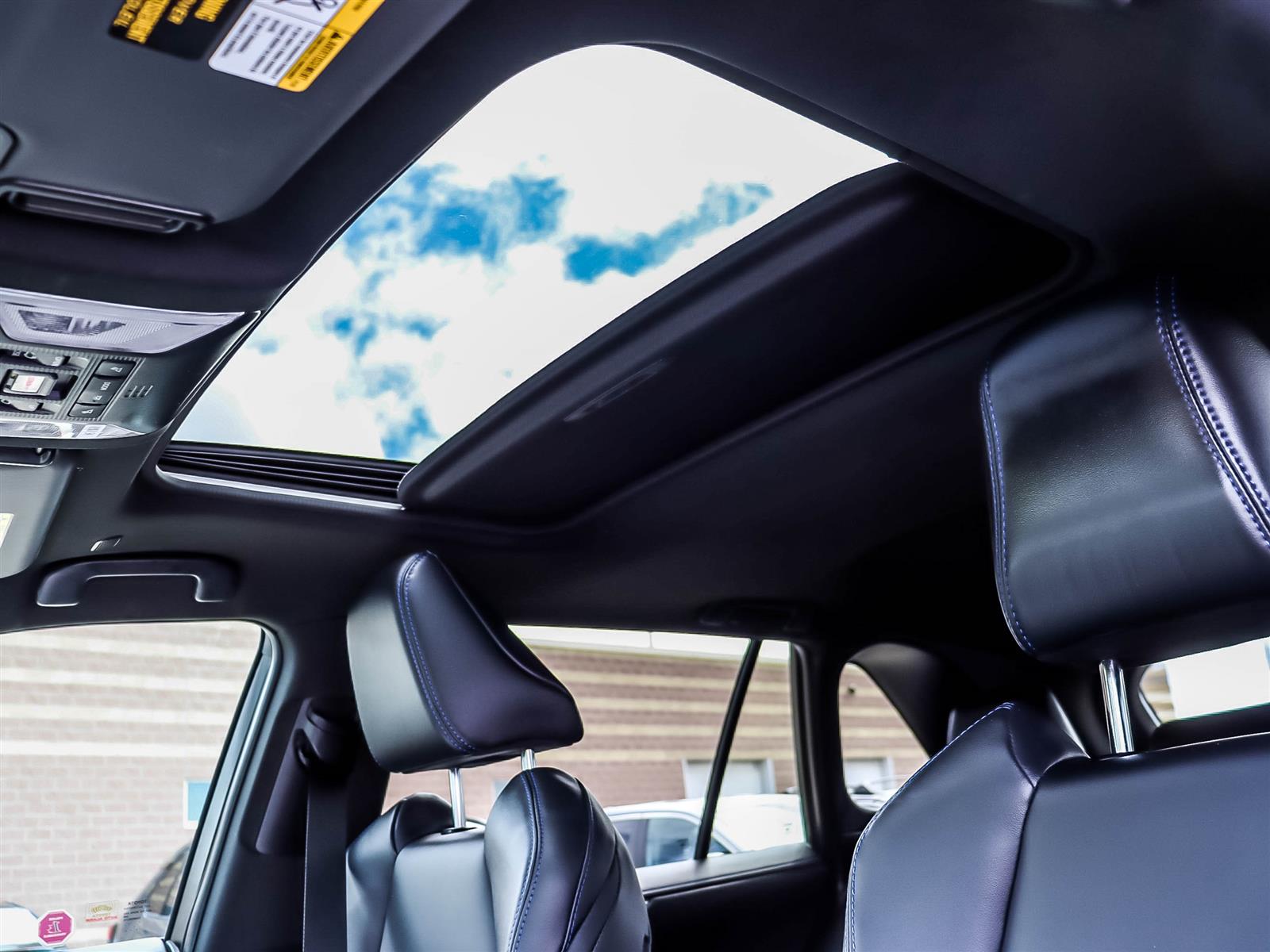 2025 Toyota RAV4 Hybrid XSE - Thumbnail 25