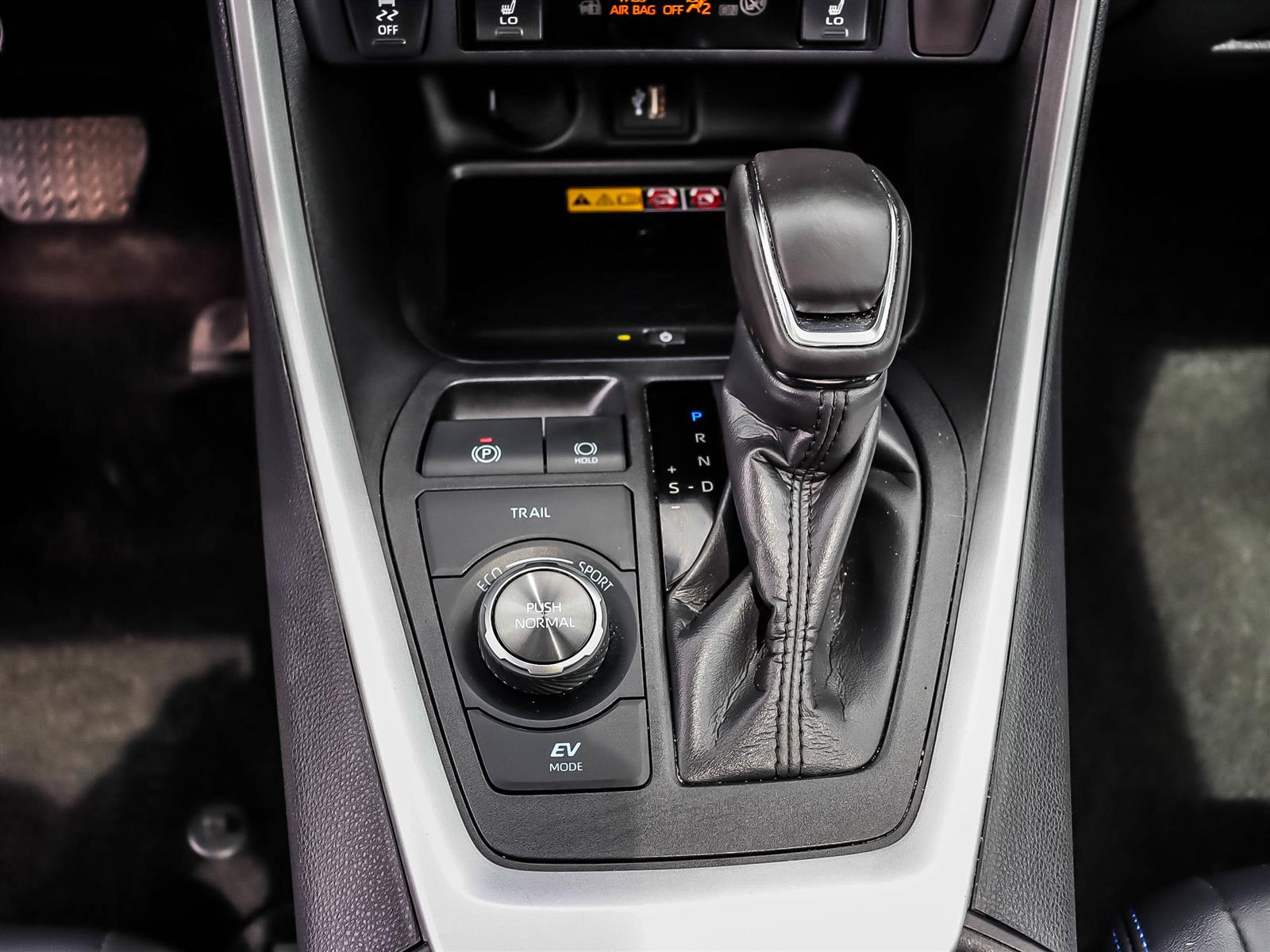2025 Toyota RAV4 Hybrid XSE - Thumbnail 27