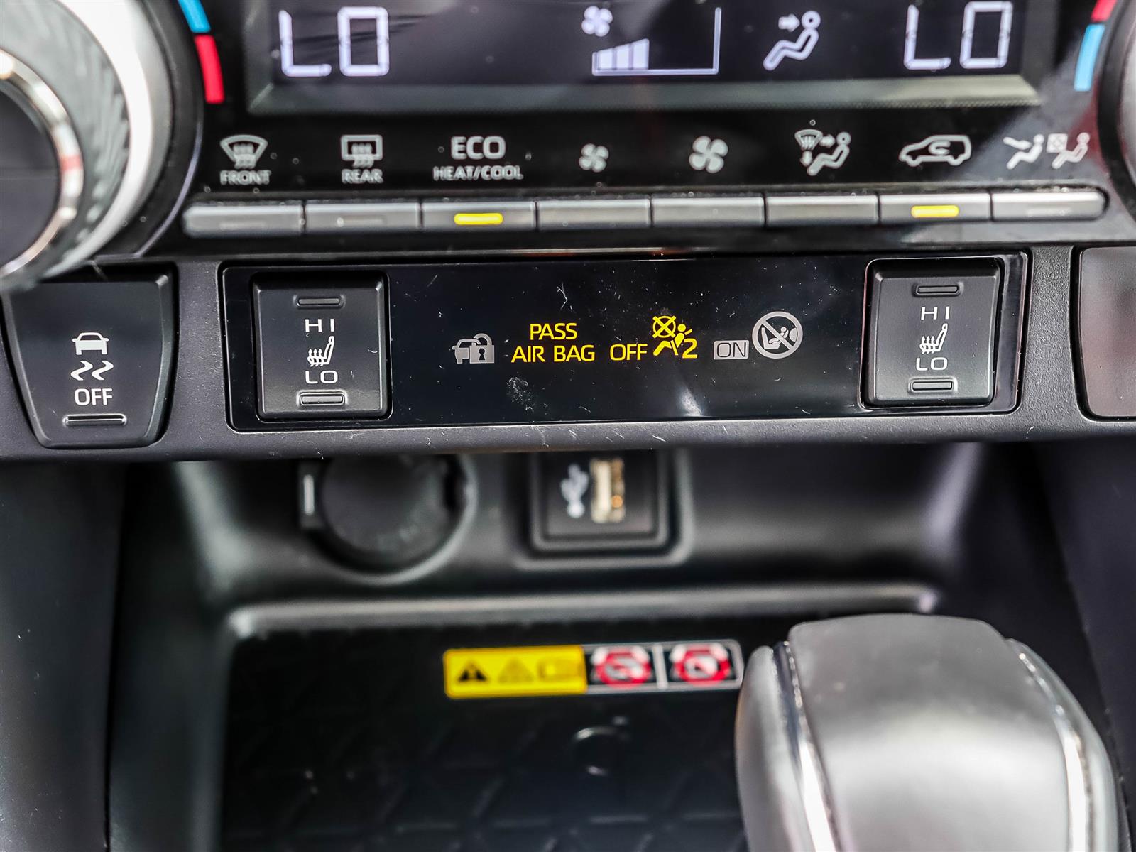 2025 Toyota RAV4 Hybrid XSE - Thumbnail 29