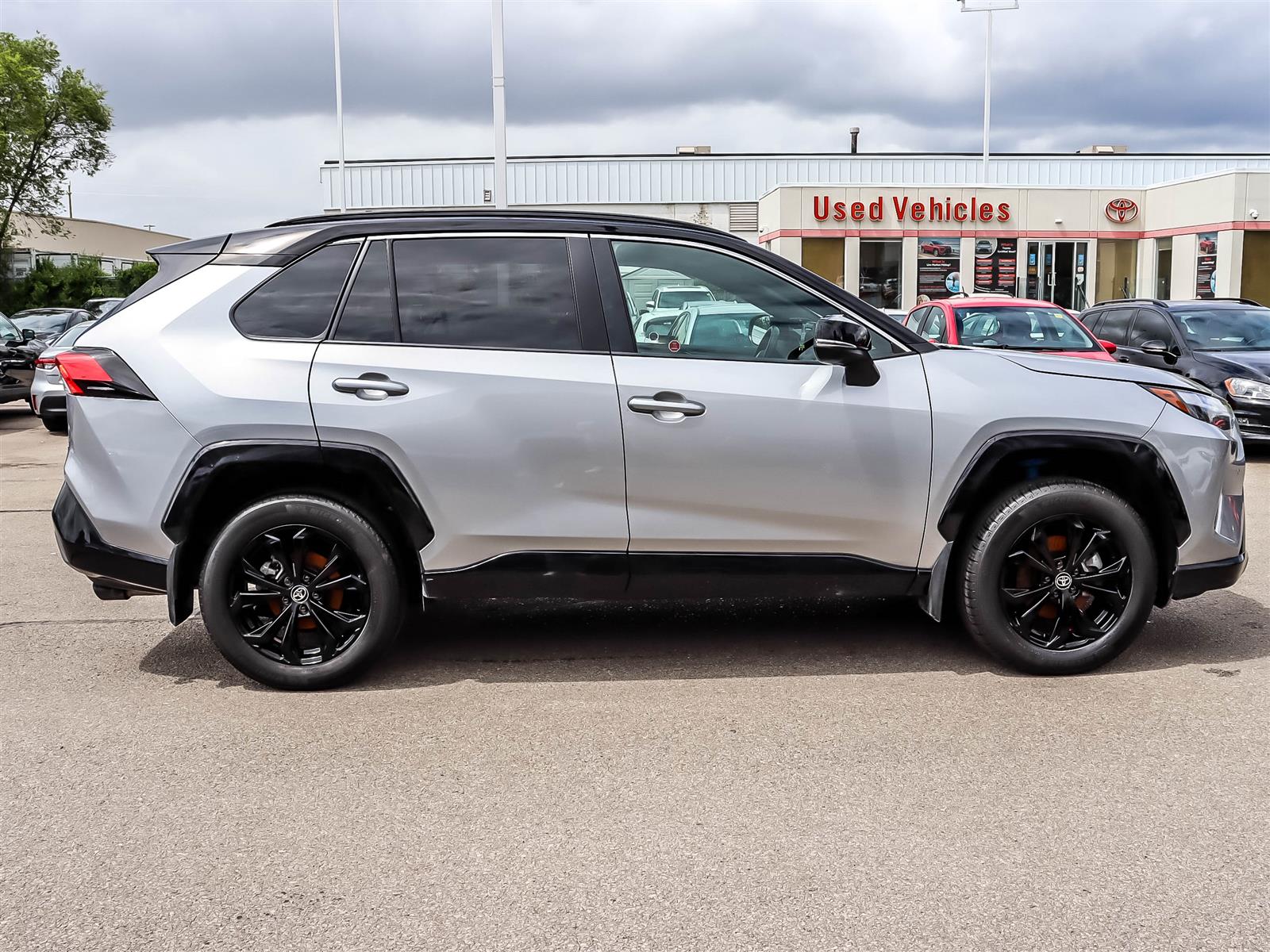 2025 Toyota RAV4 Hybrid XSE - Thumbnail 3