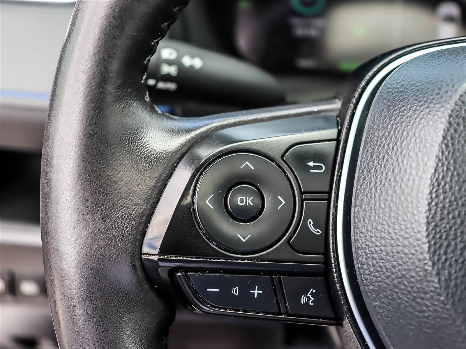 2025 Toyota RAV4 Hybrid XSE - Thumbnail 32