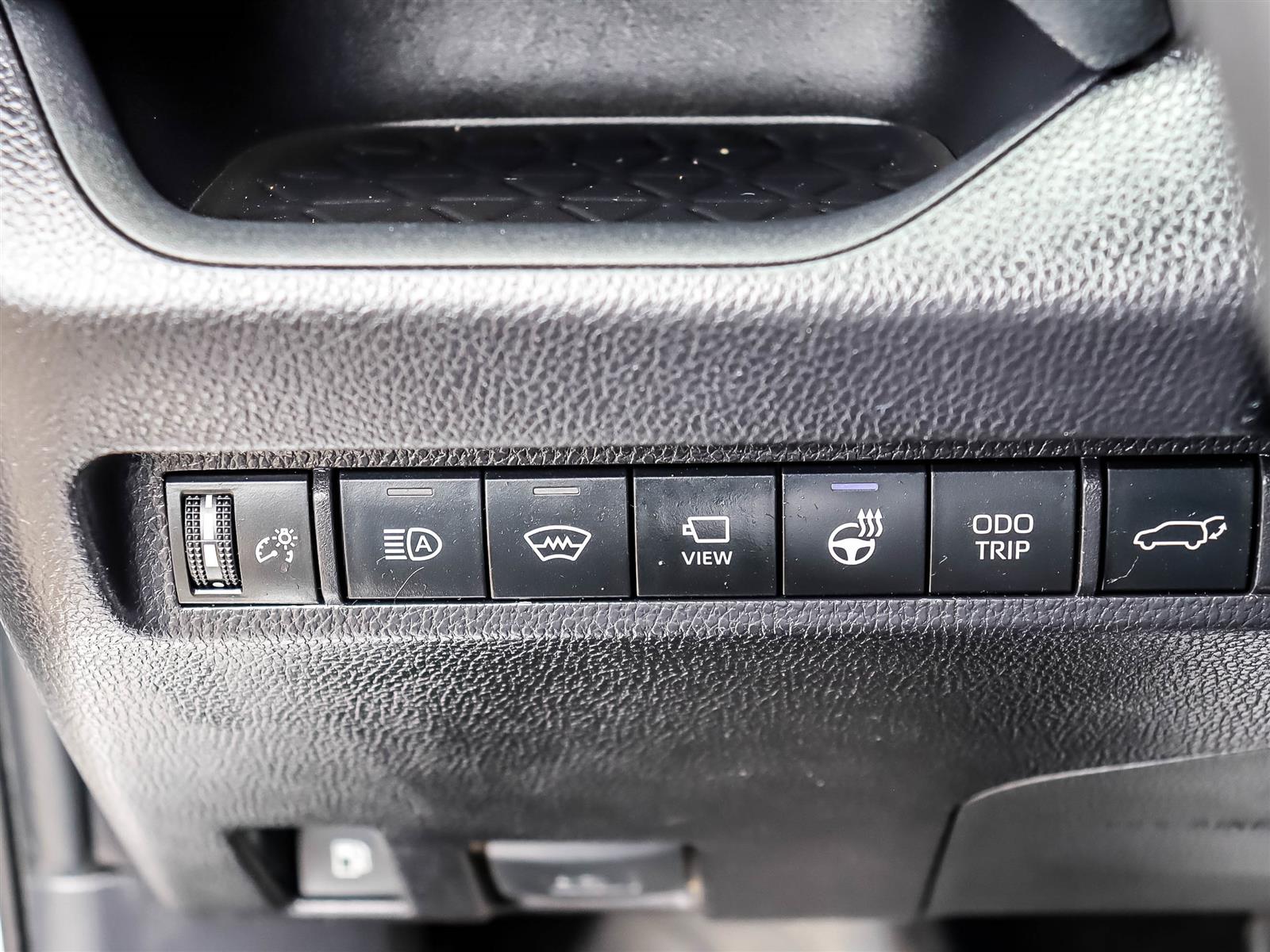 2025 Toyota RAV4 Hybrid XSE - Thumbnail 33