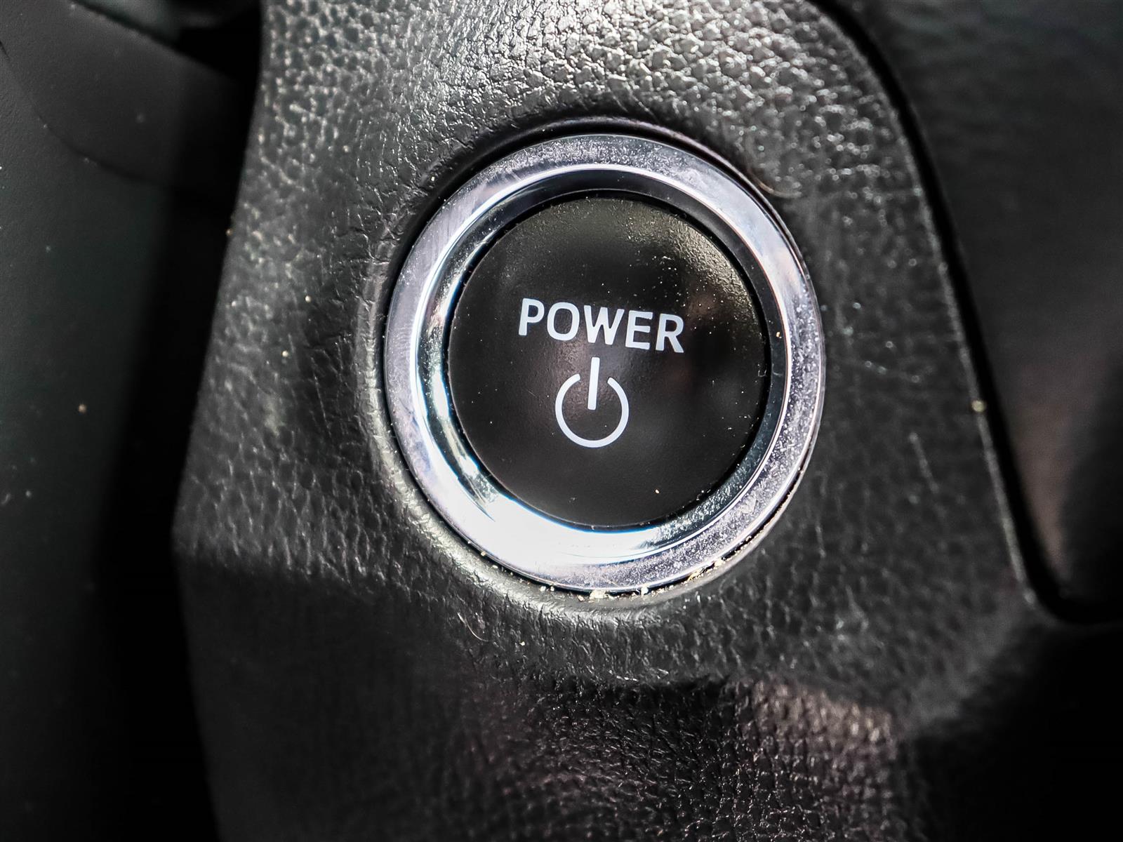 2025 Toyota RAV4 Hybrid XSE - Thumbnail 35