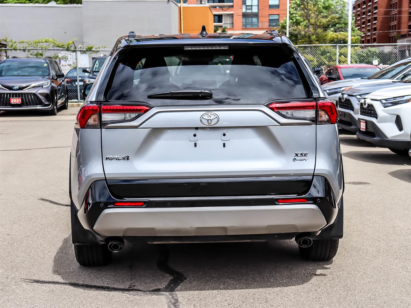 2025 Toyota RAV4 Hybrid XSE - Thumbnail 4