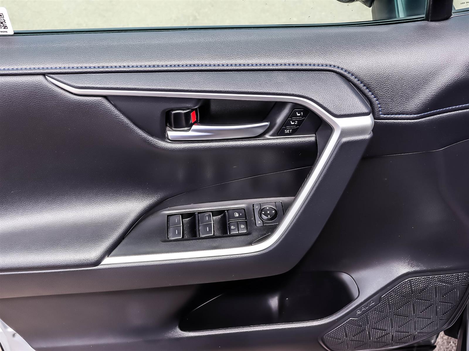 2025 Toyota RAV4 Hybrid XSE - Thumbnail 6