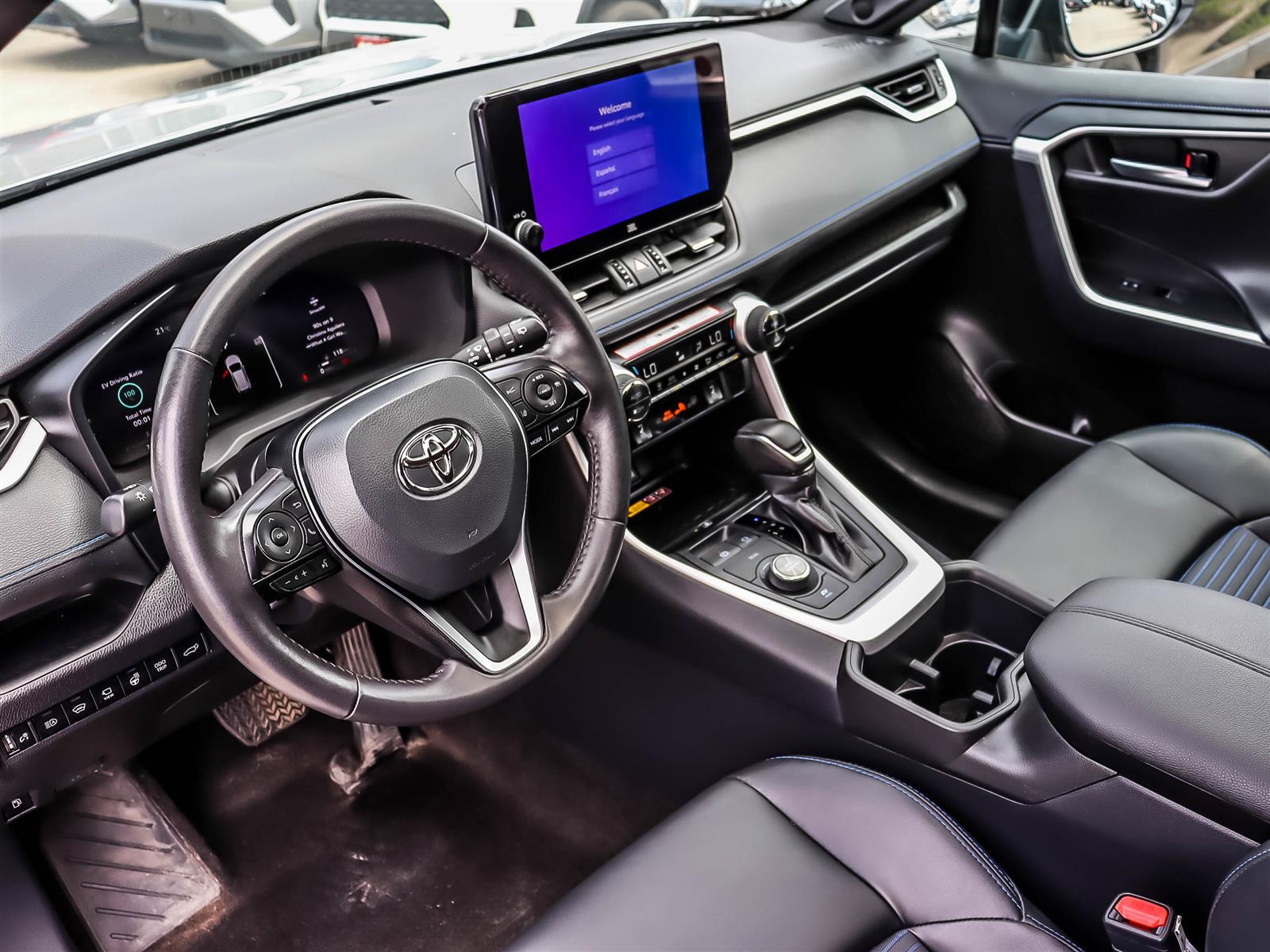 2025 Toyota RAV4 Hybrid XSE - Thumbnail 7