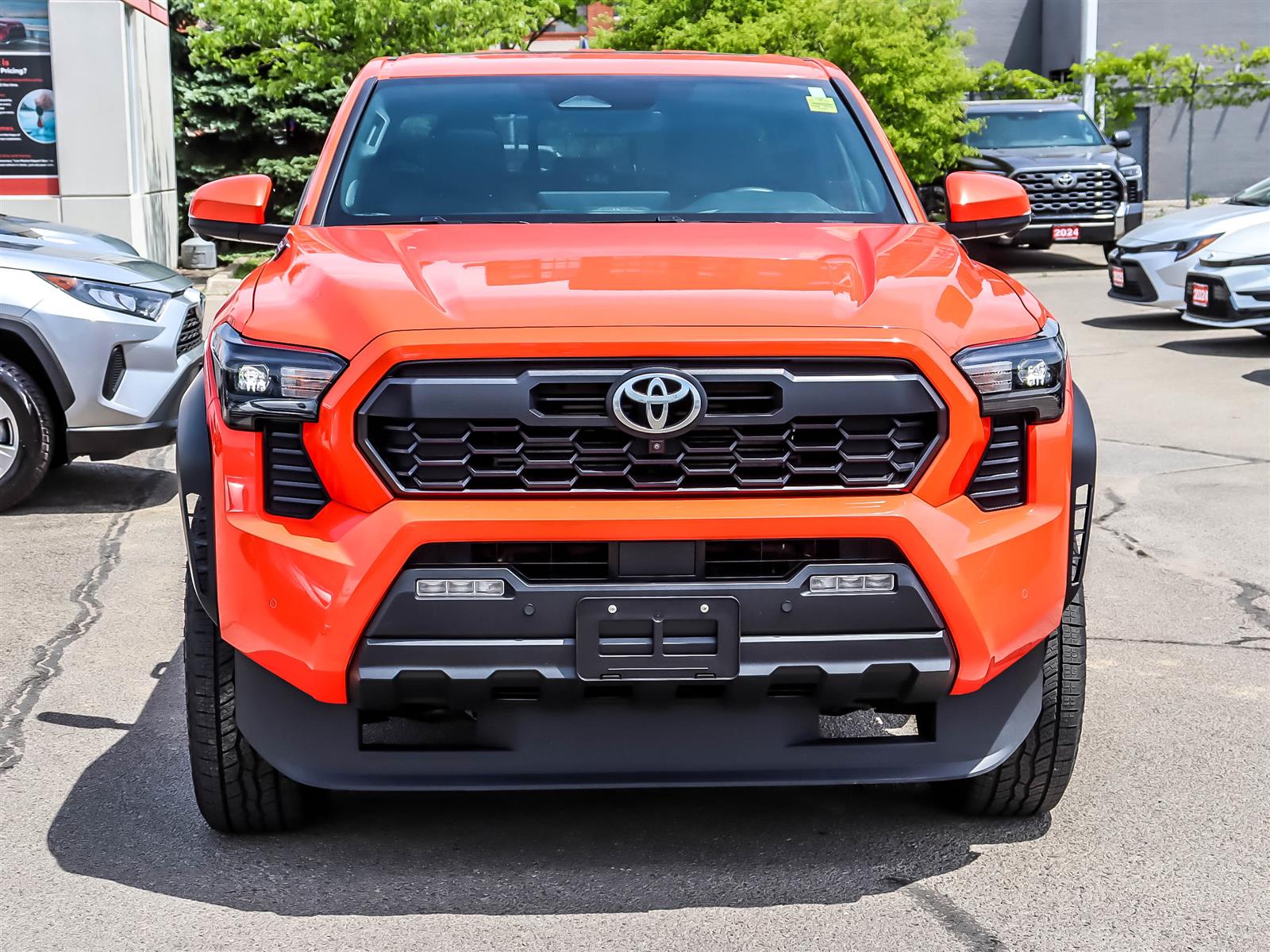 2024 Toyota Tacoma Hybrid TRD OFF ROAD PREMIUM - Thumbnail 2