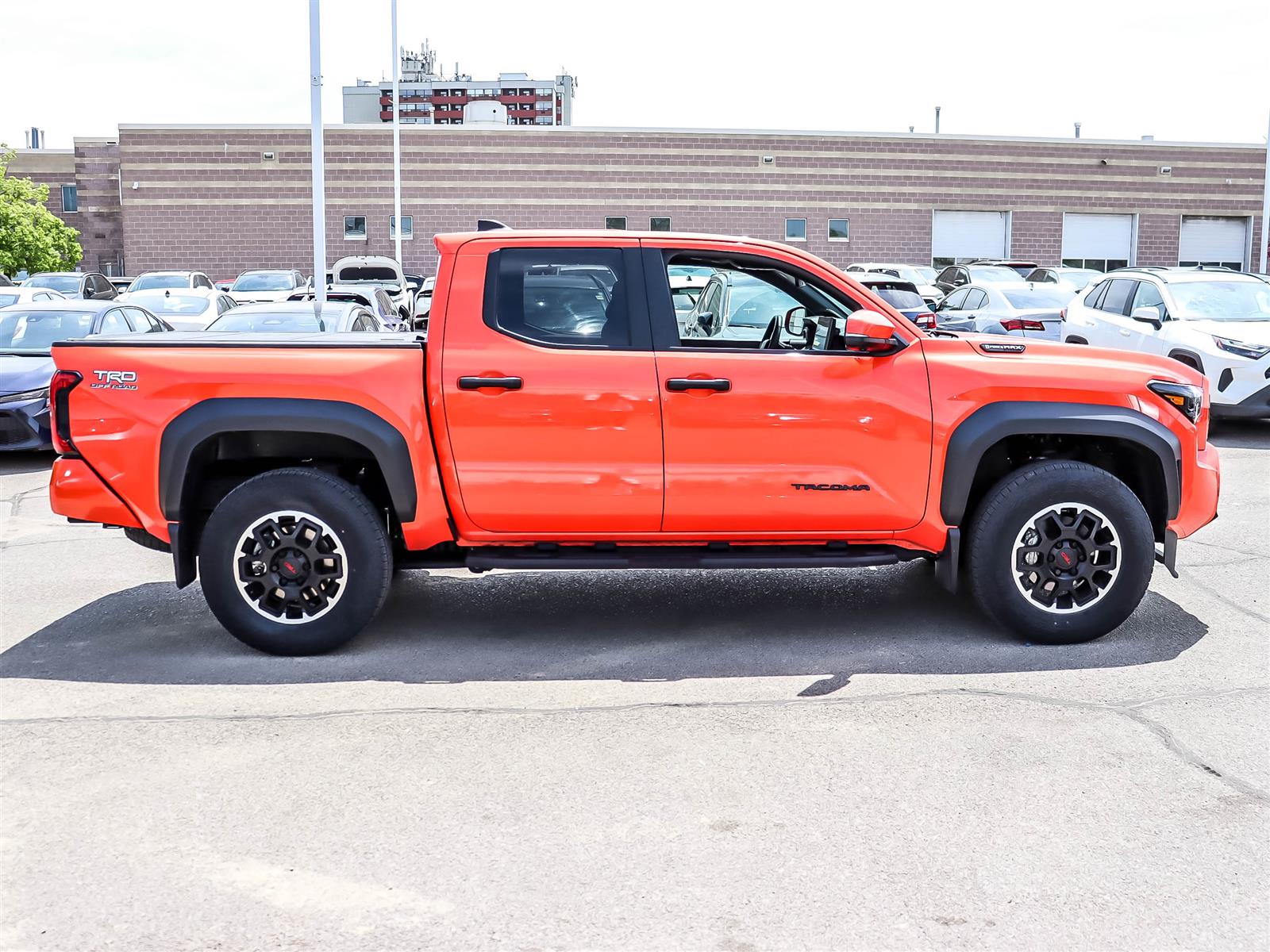 2024 Toyota Tacoma Hybrid TRD OFF ROAD PREMIUM - Thumbnail 3