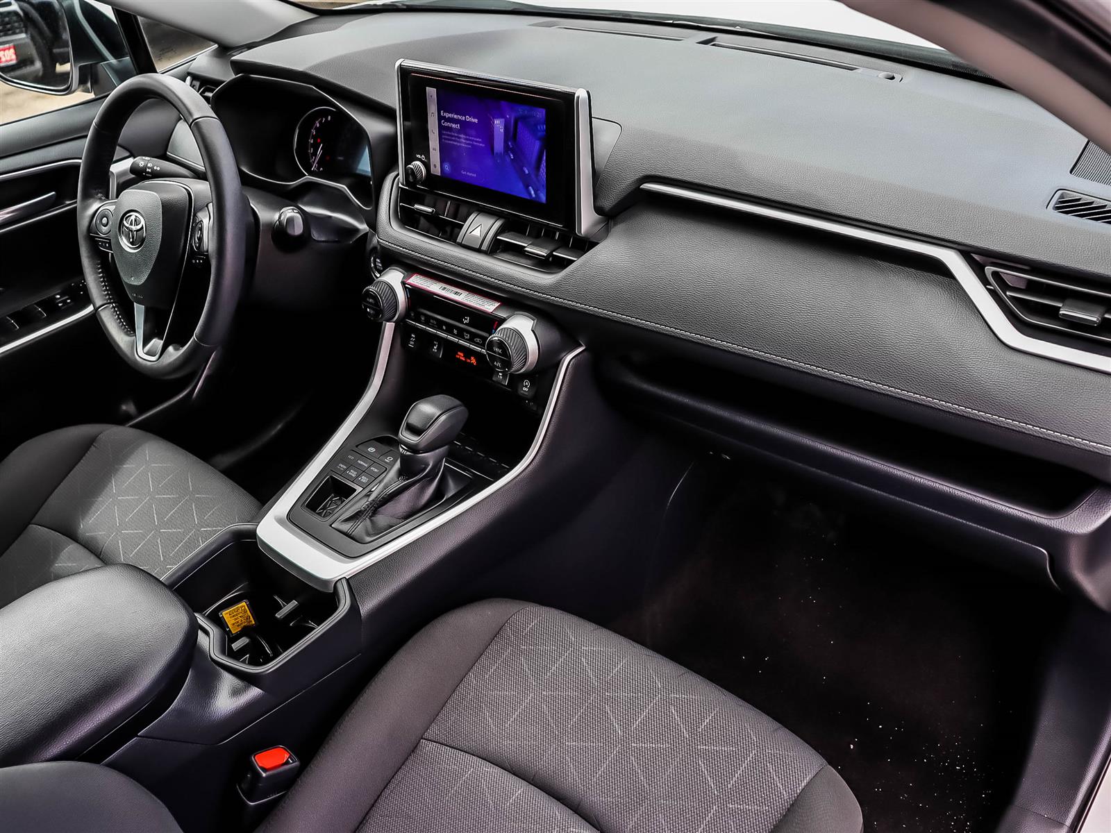2025 Toyota RAV4 XLE - Thumbnail 14