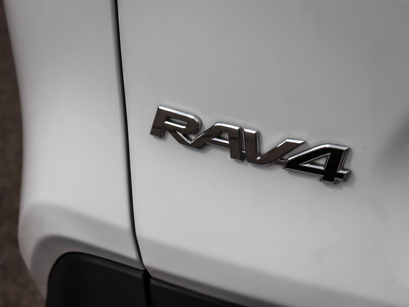 2025 Toyota RAV4 XLE - Thumbnail 16