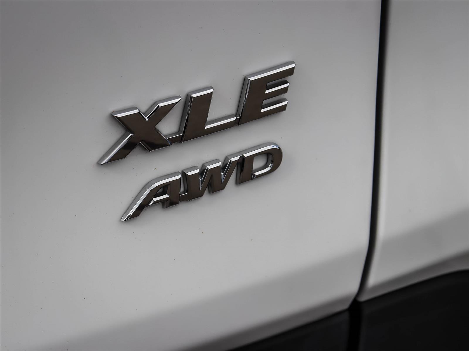 2025 Toyota RAV4 XLE - Thumbnail 17