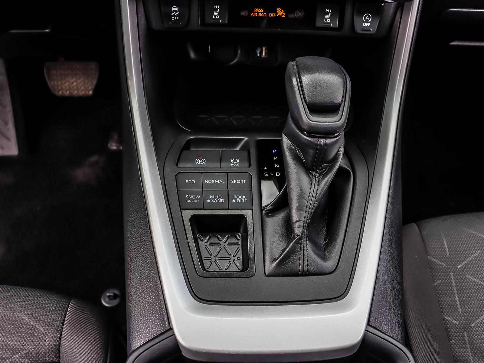 2025 Toyota RAV4 XLE - Thumbnail 23