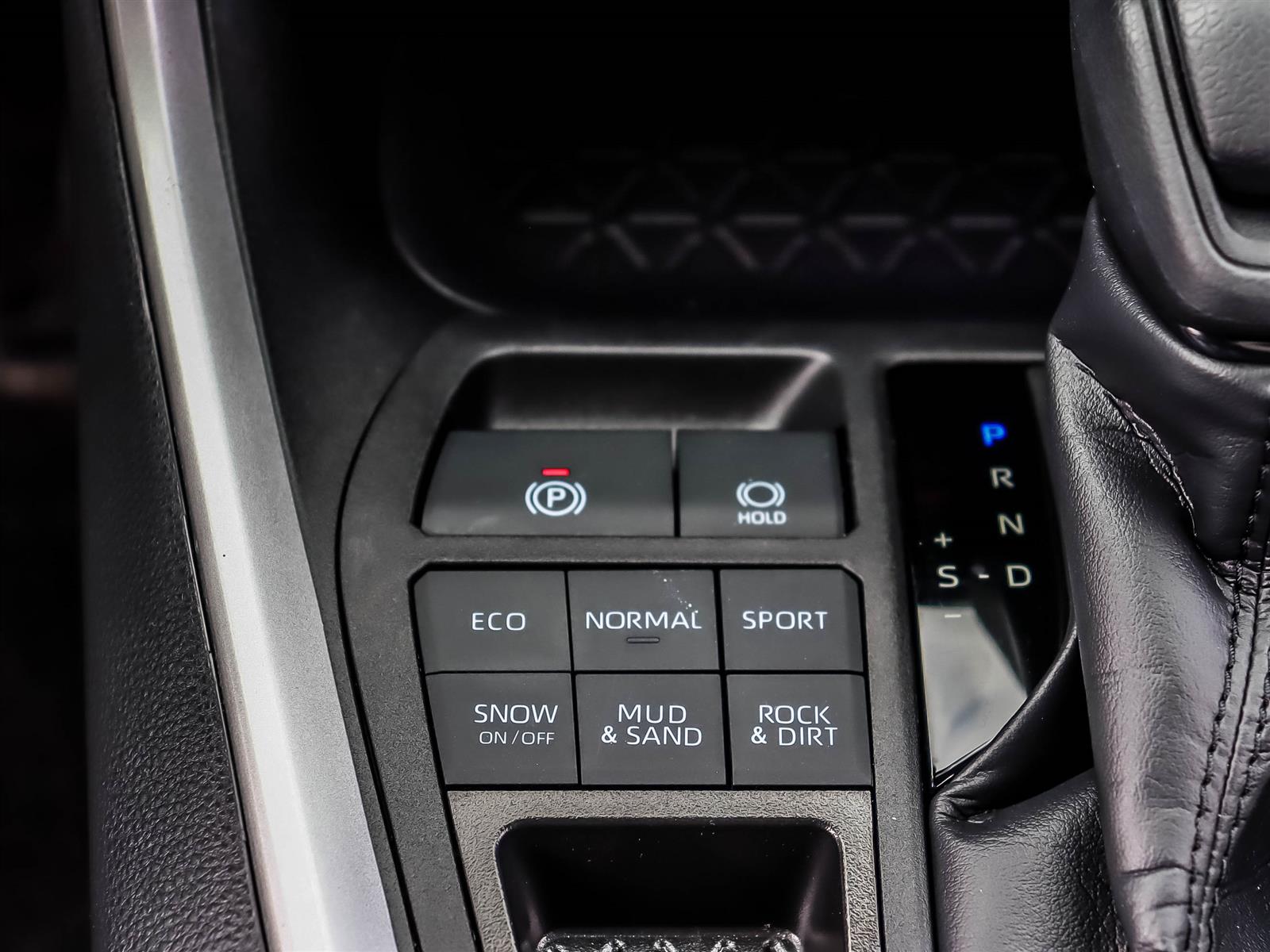 2025 Toyota RAV4 XLE - Thumbnail 24