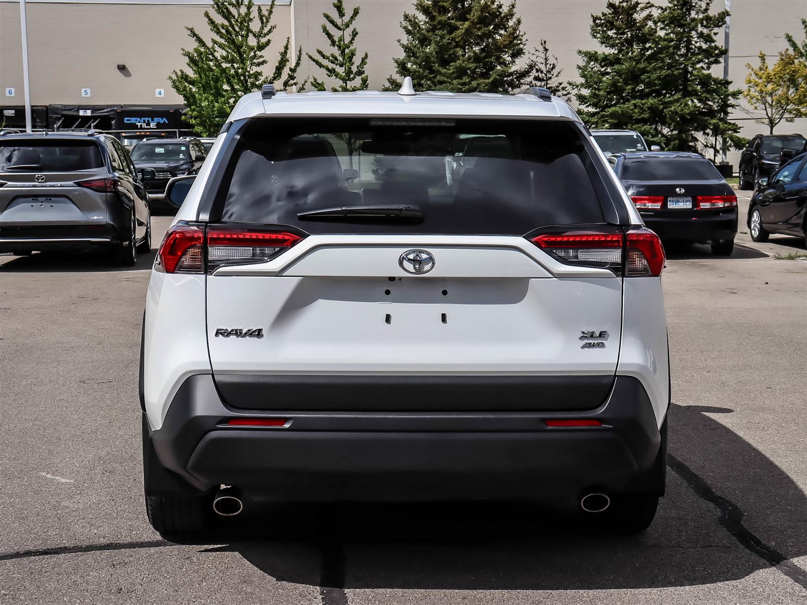 2025 Toyota RAV4 XLE - Thumbnail 4