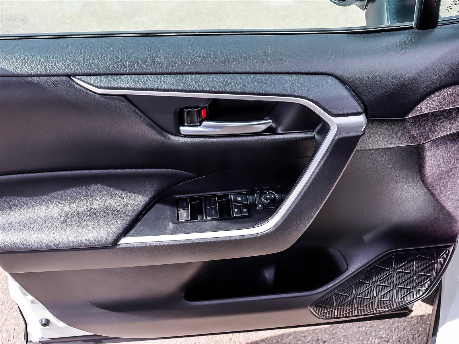 2025 Toyota RAV4 XLE - Thumbnail 6