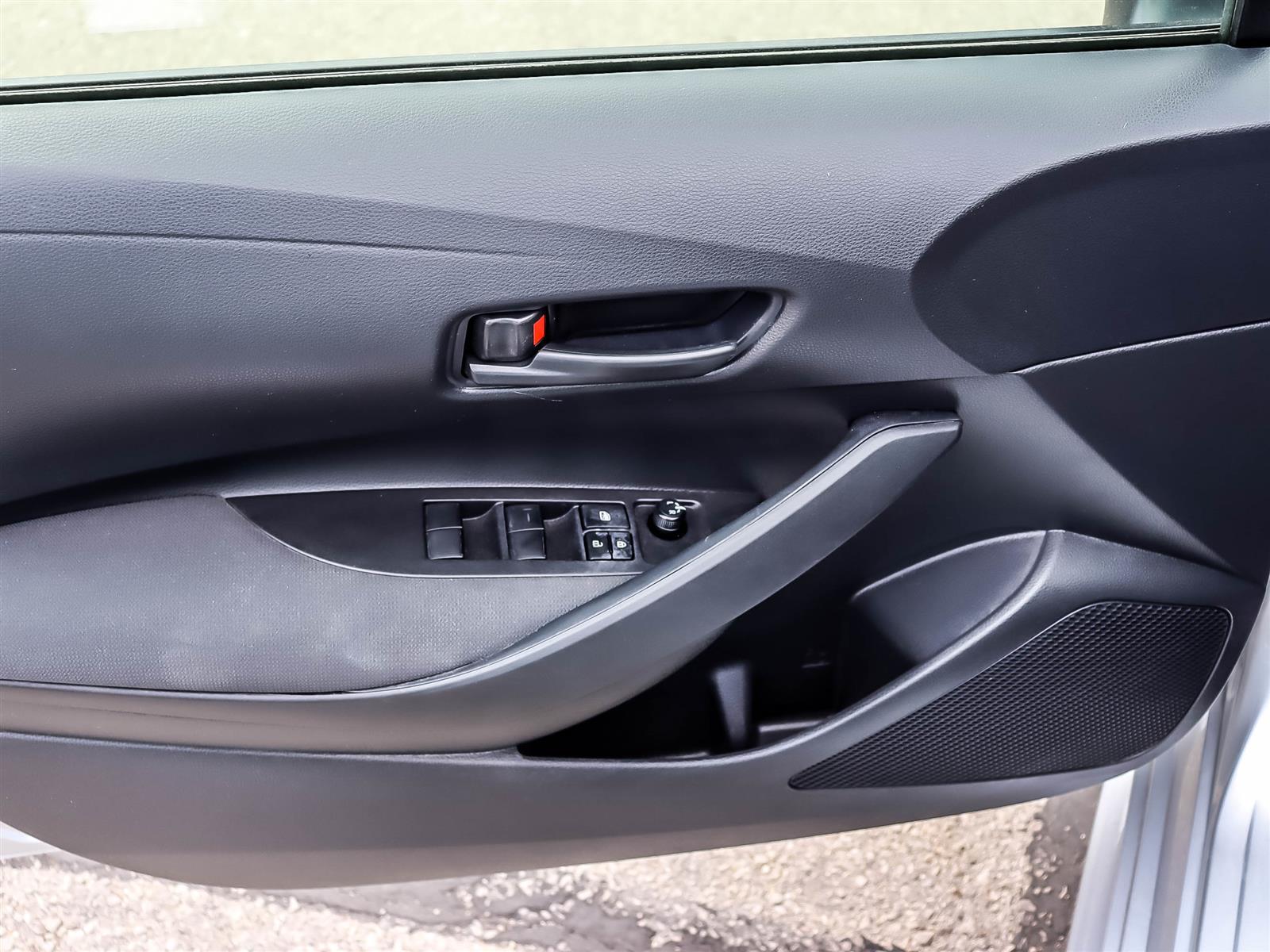 2025 Toyota Corolla Hybrid LE - Thumbnail 6