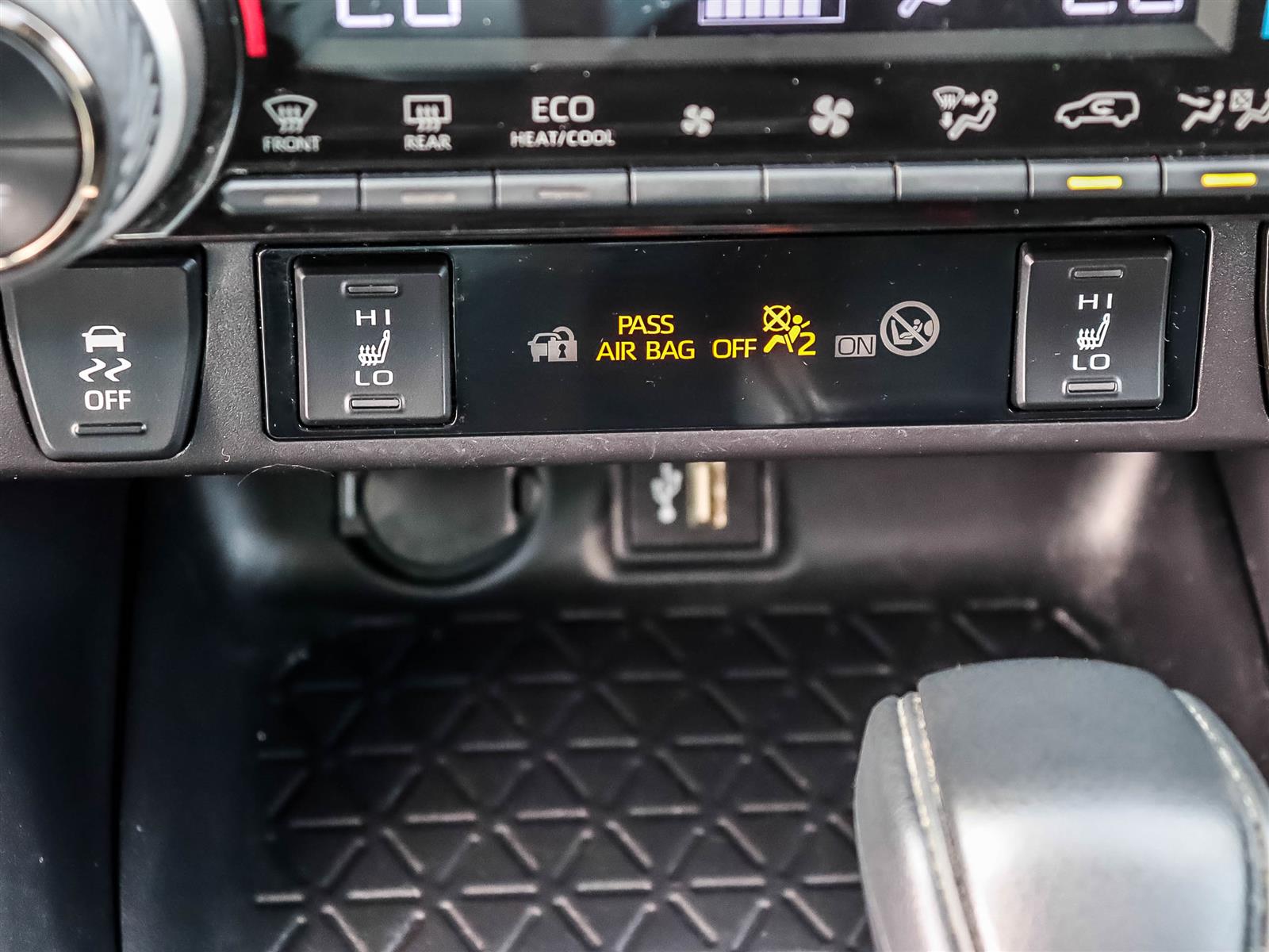 2025 Toyota RAV4 Hybrid XLE Woodland Edition - Thumbnail 30