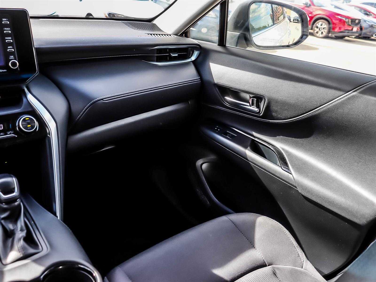 2022 Toyota Venza LE - Thumbnail 12