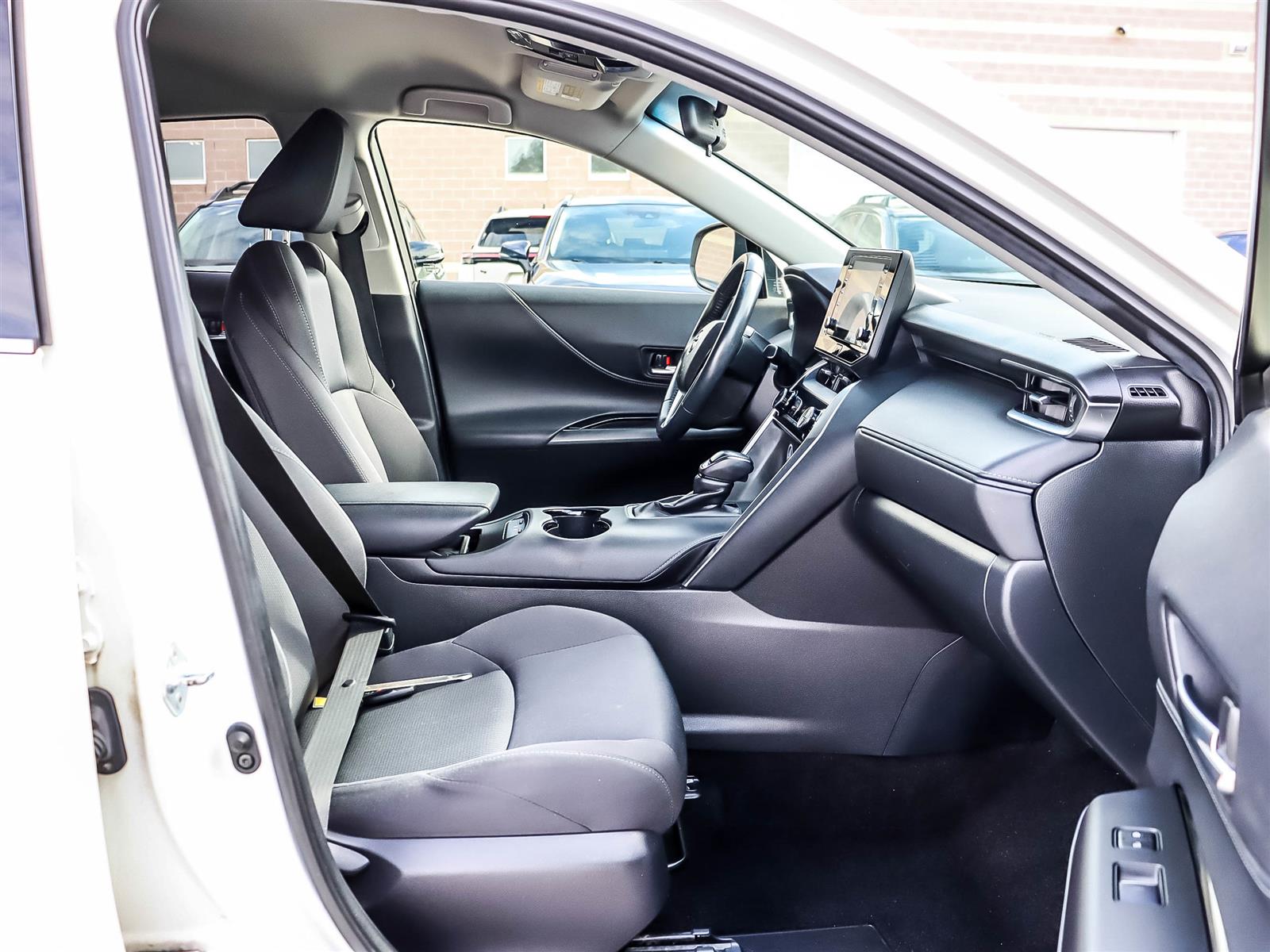 2022 Toyota Venza LE - Thumbnail 15