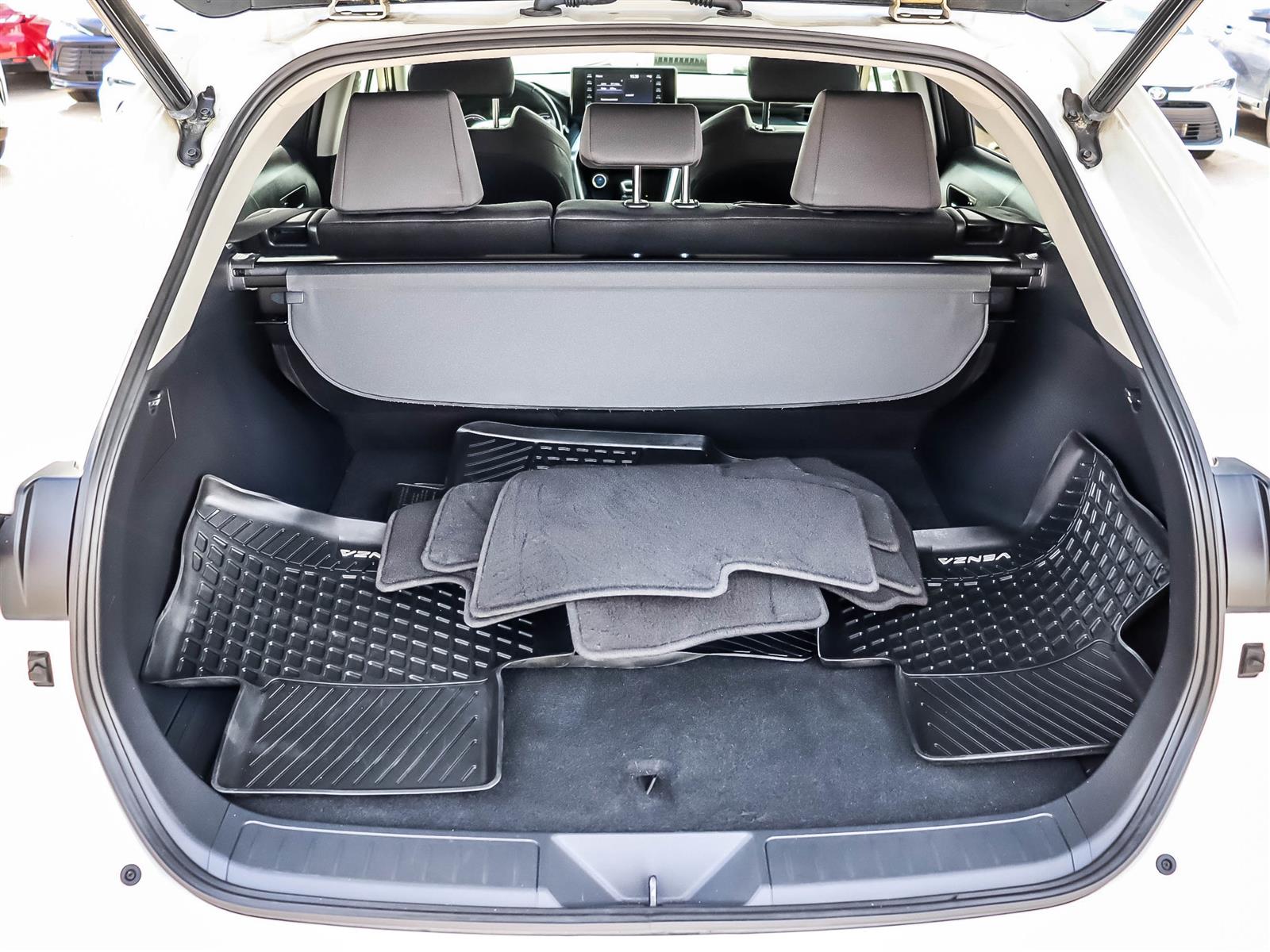 2022 Toyota Venza LE - Thumbnail 18