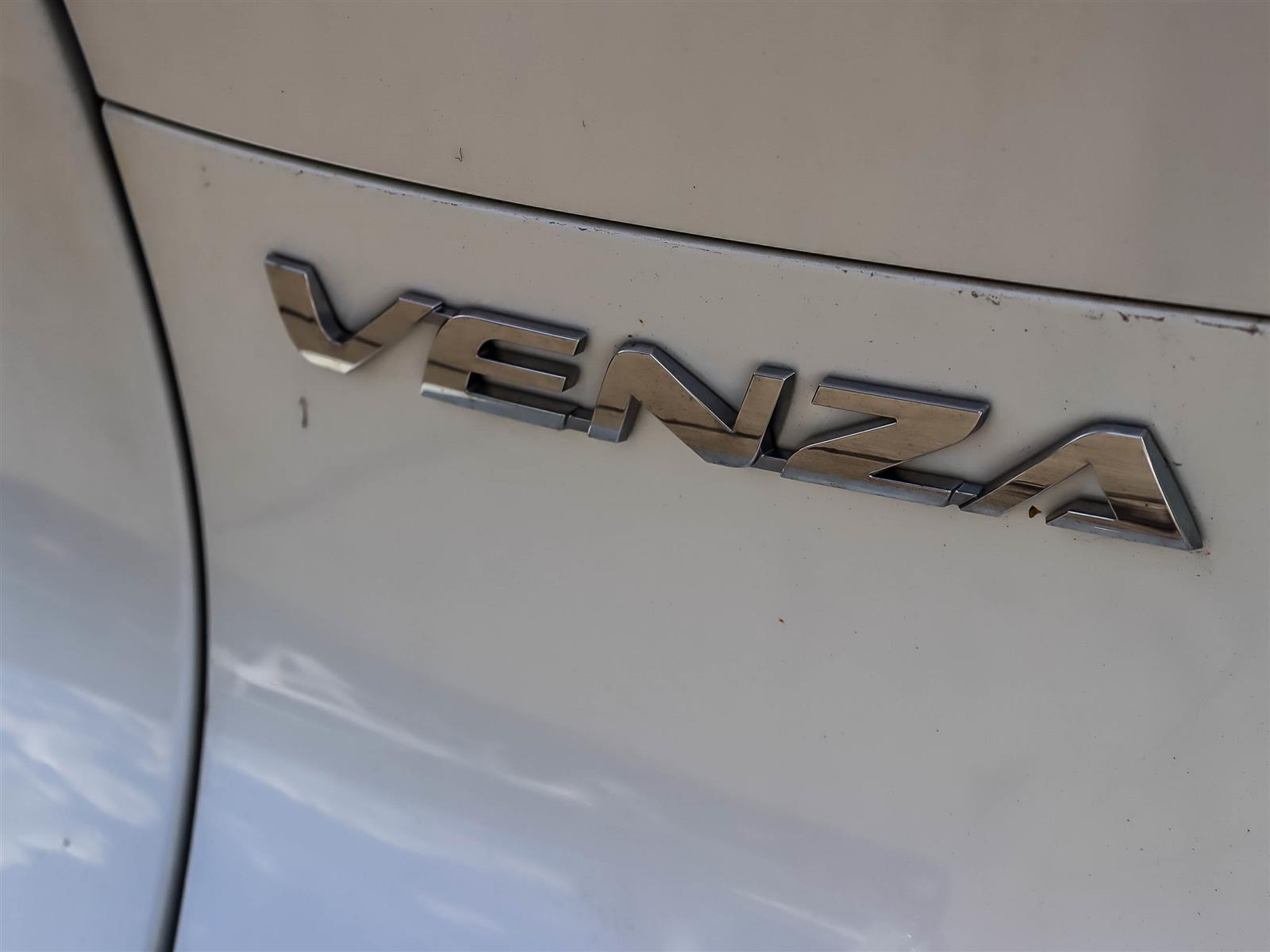 2022 Toyota Venza LE - Thumbnail 20